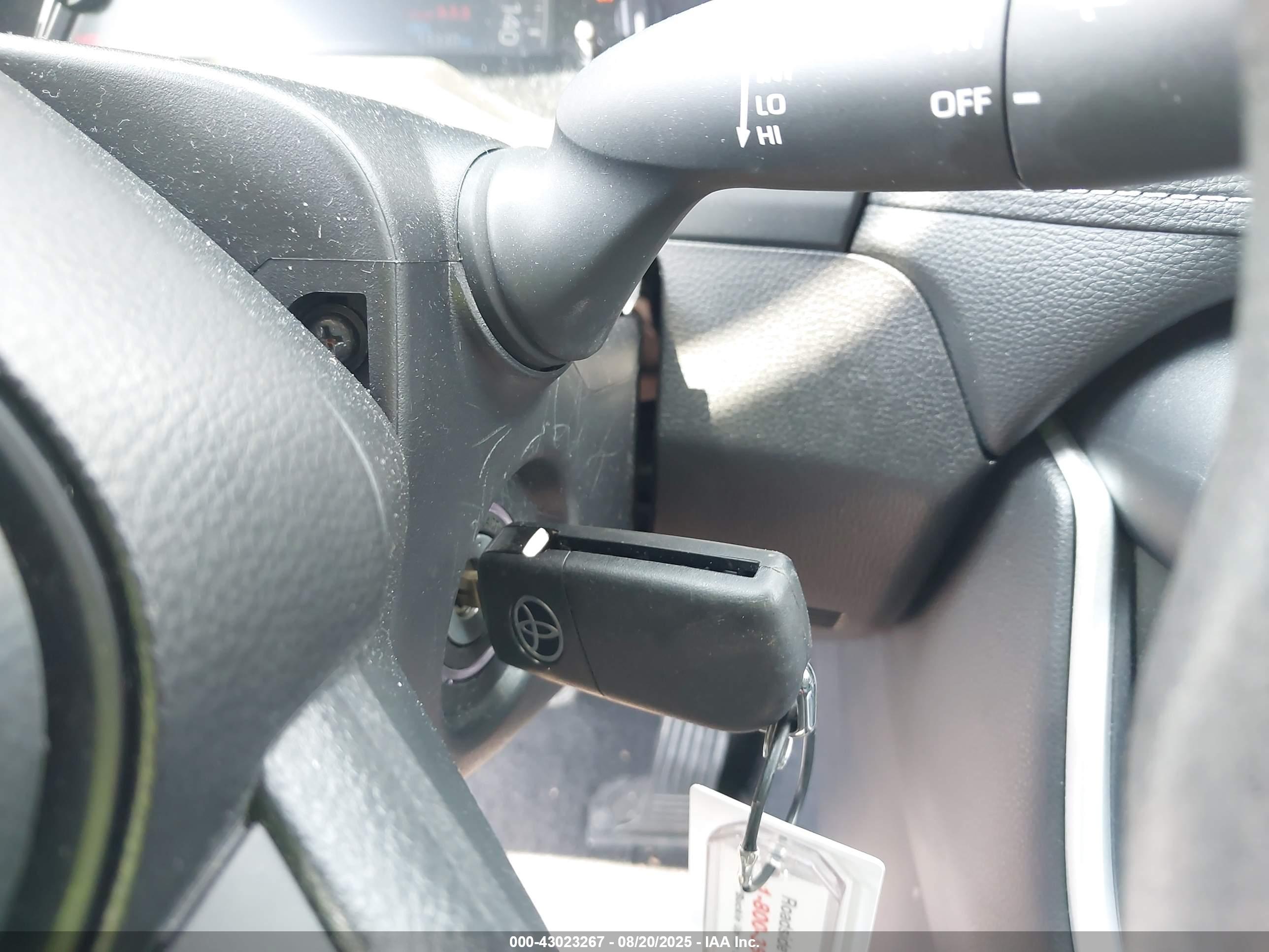 TOYOTA RAV4 image 11