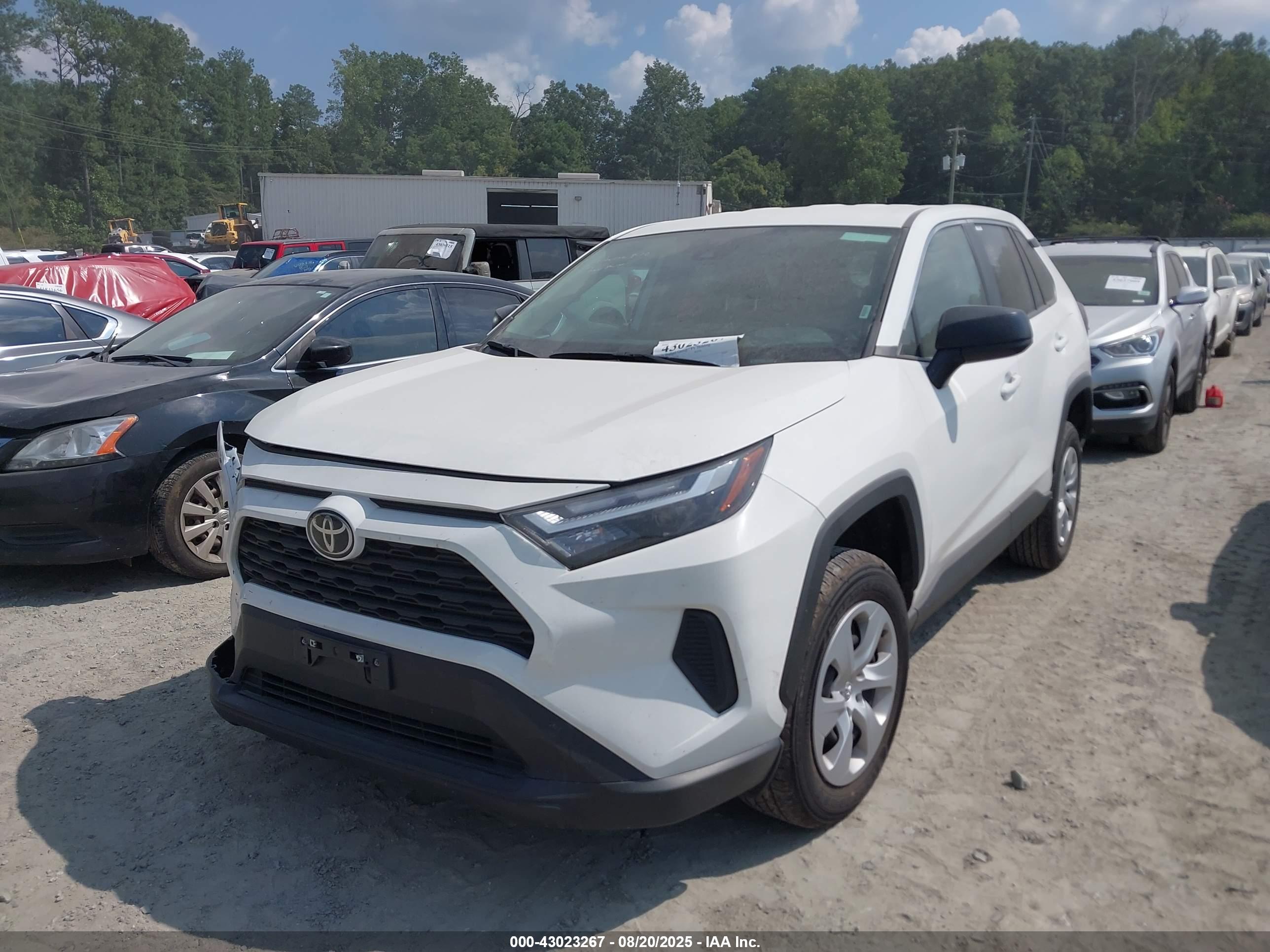 TOYOTA RAV4 image 2