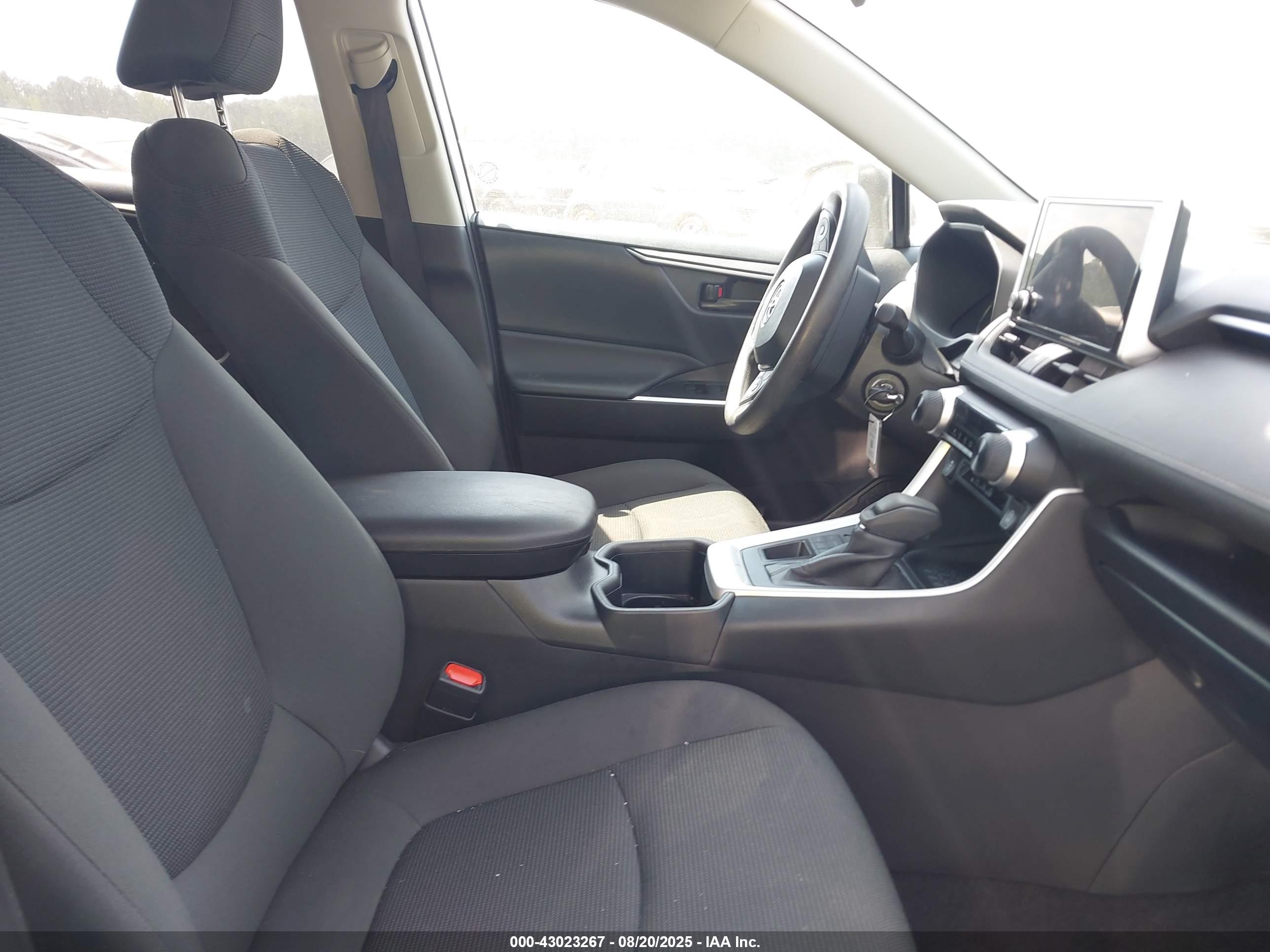 TOYOTA RAV4 image 5