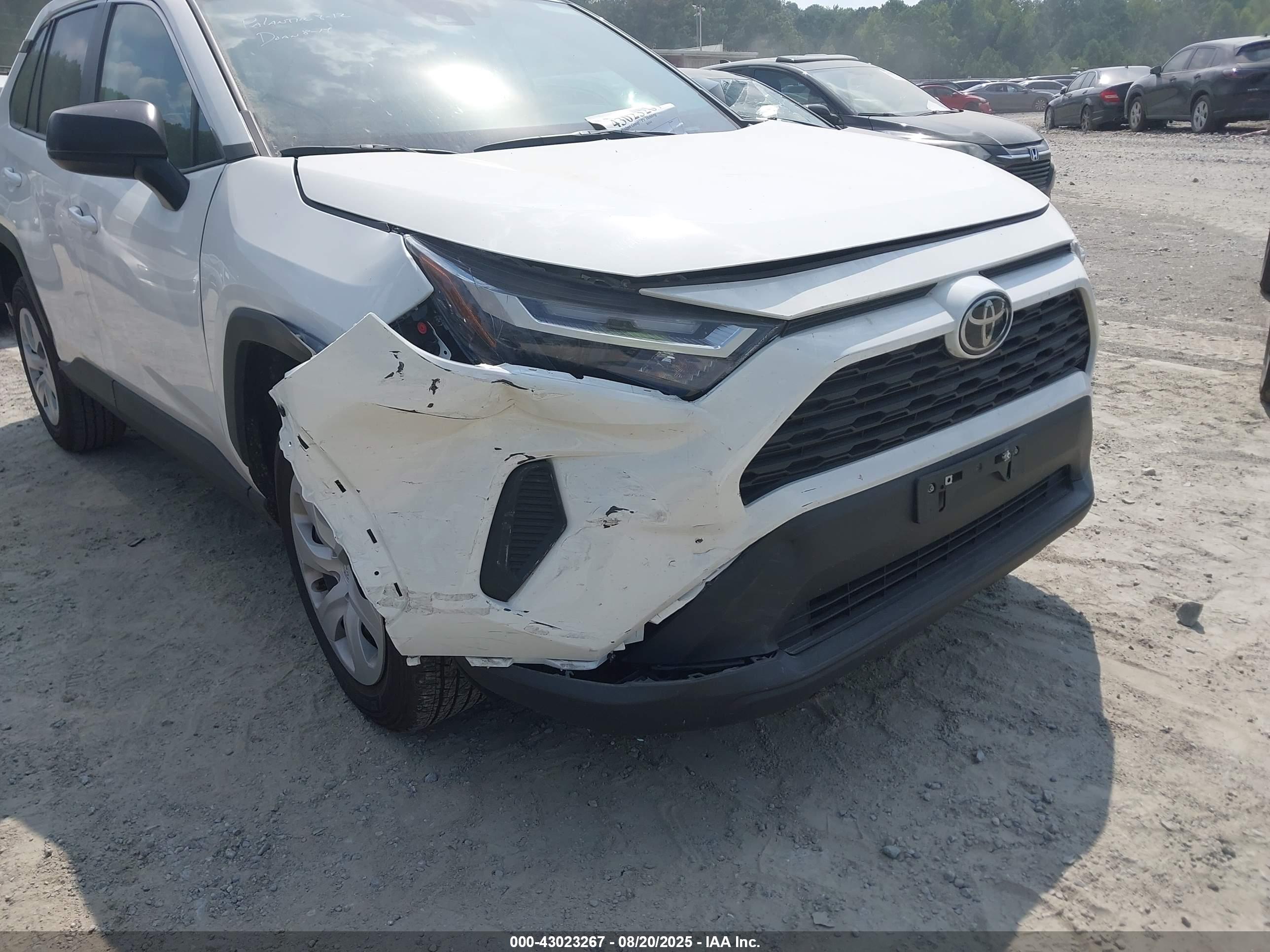 TOYOTA RAV4 image 6