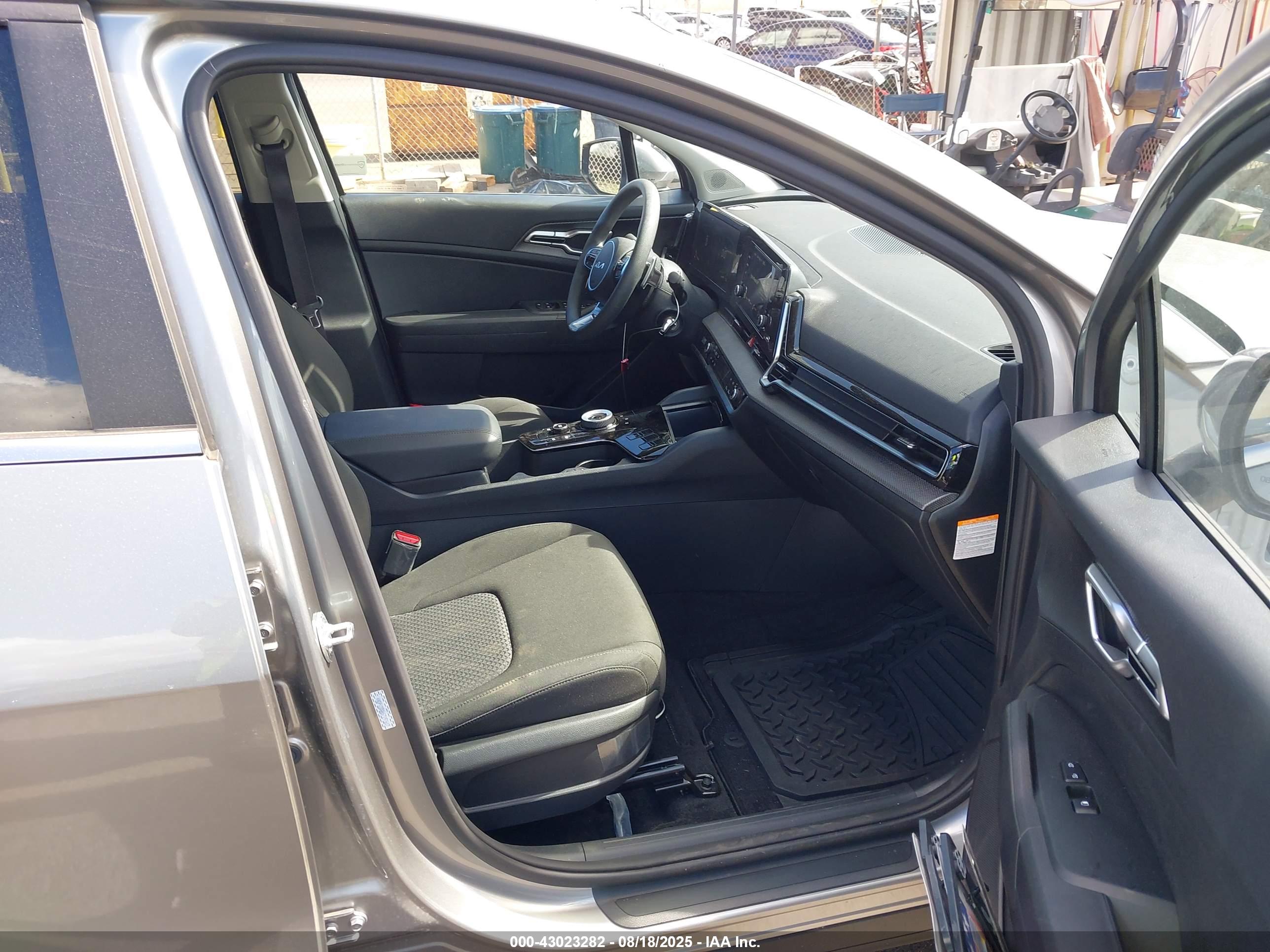 KIA SPORTAGE image 5