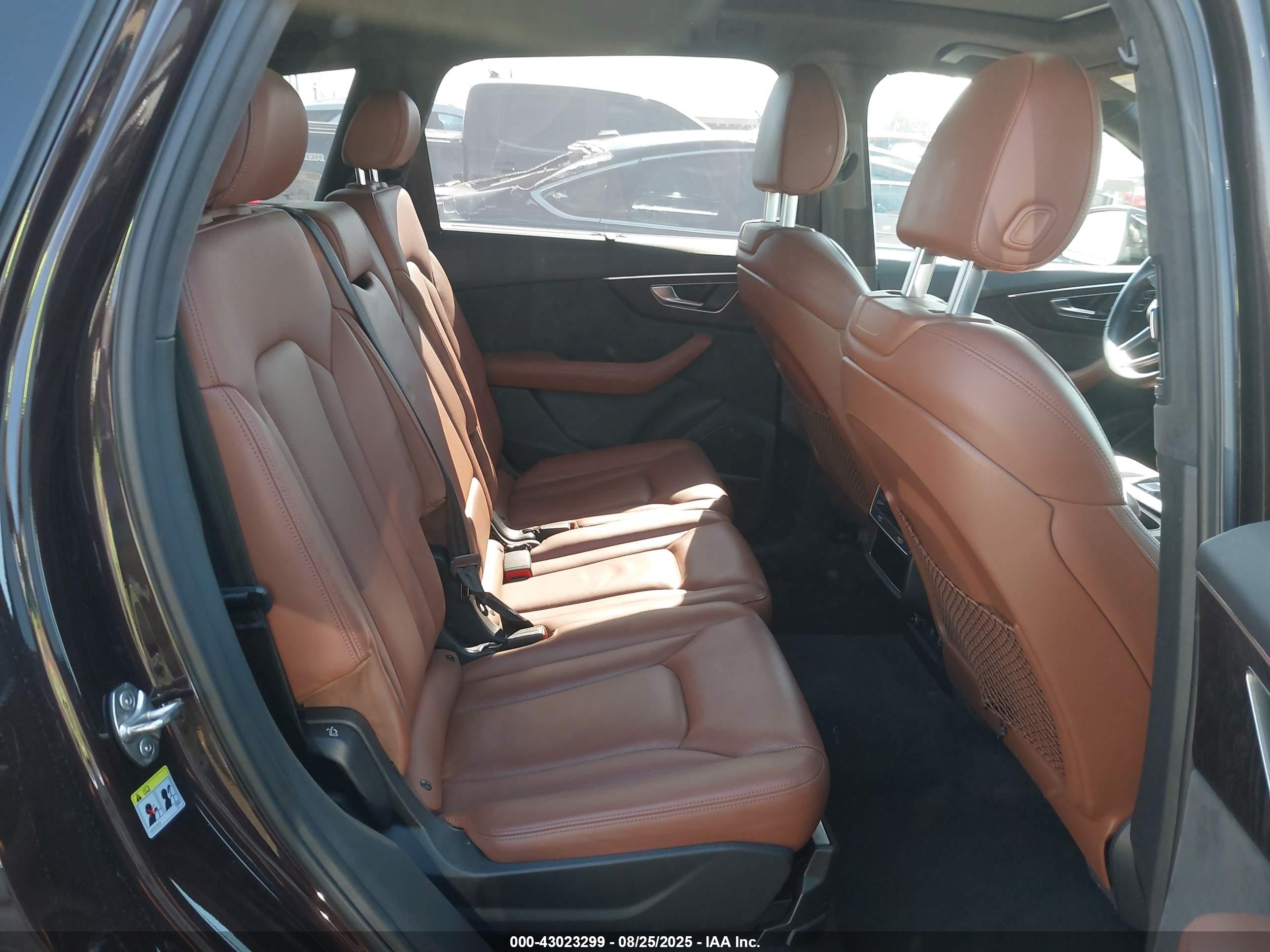 AUDI Q7 image 8