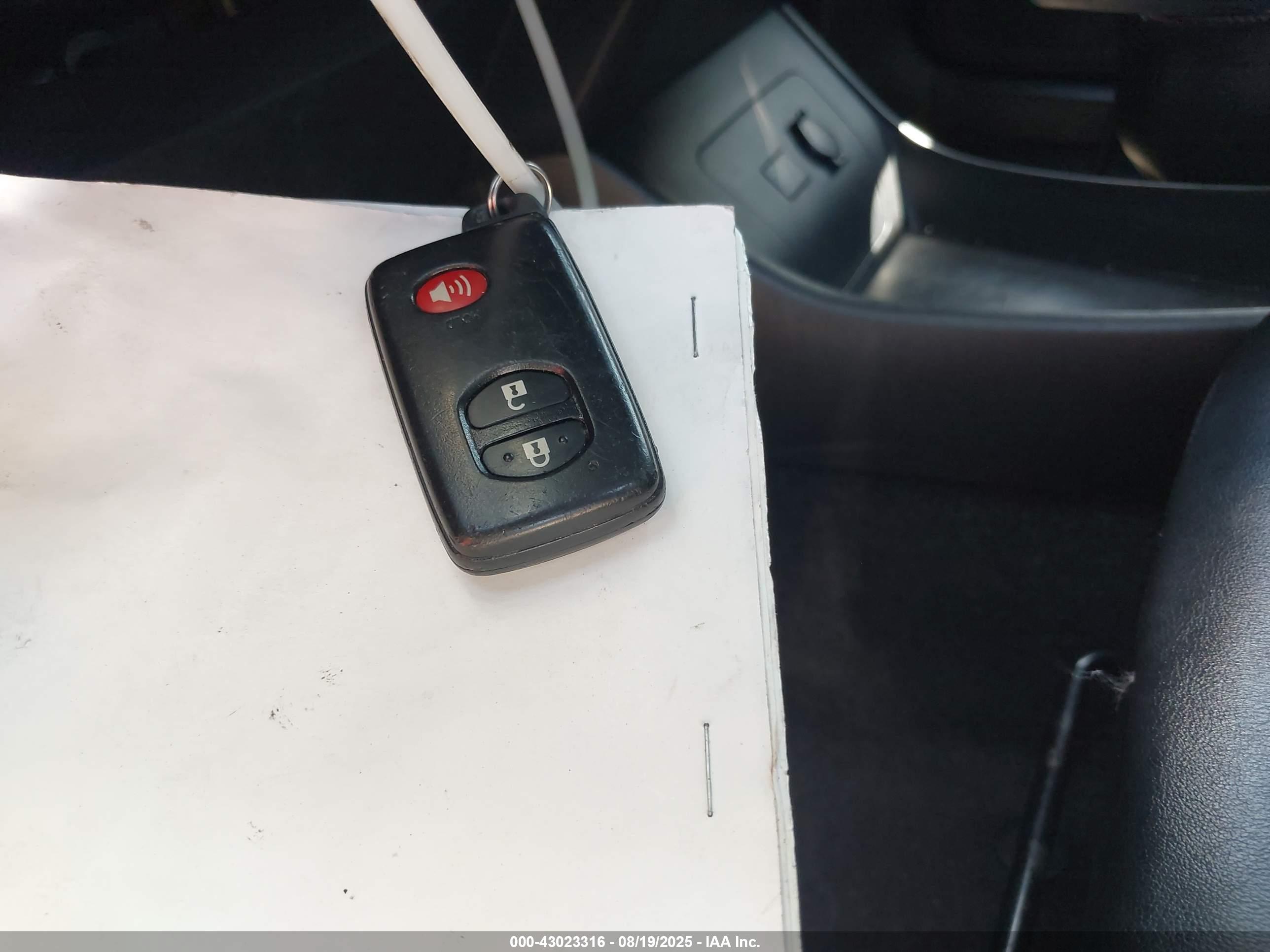 TOYOTA PRIUS image 11