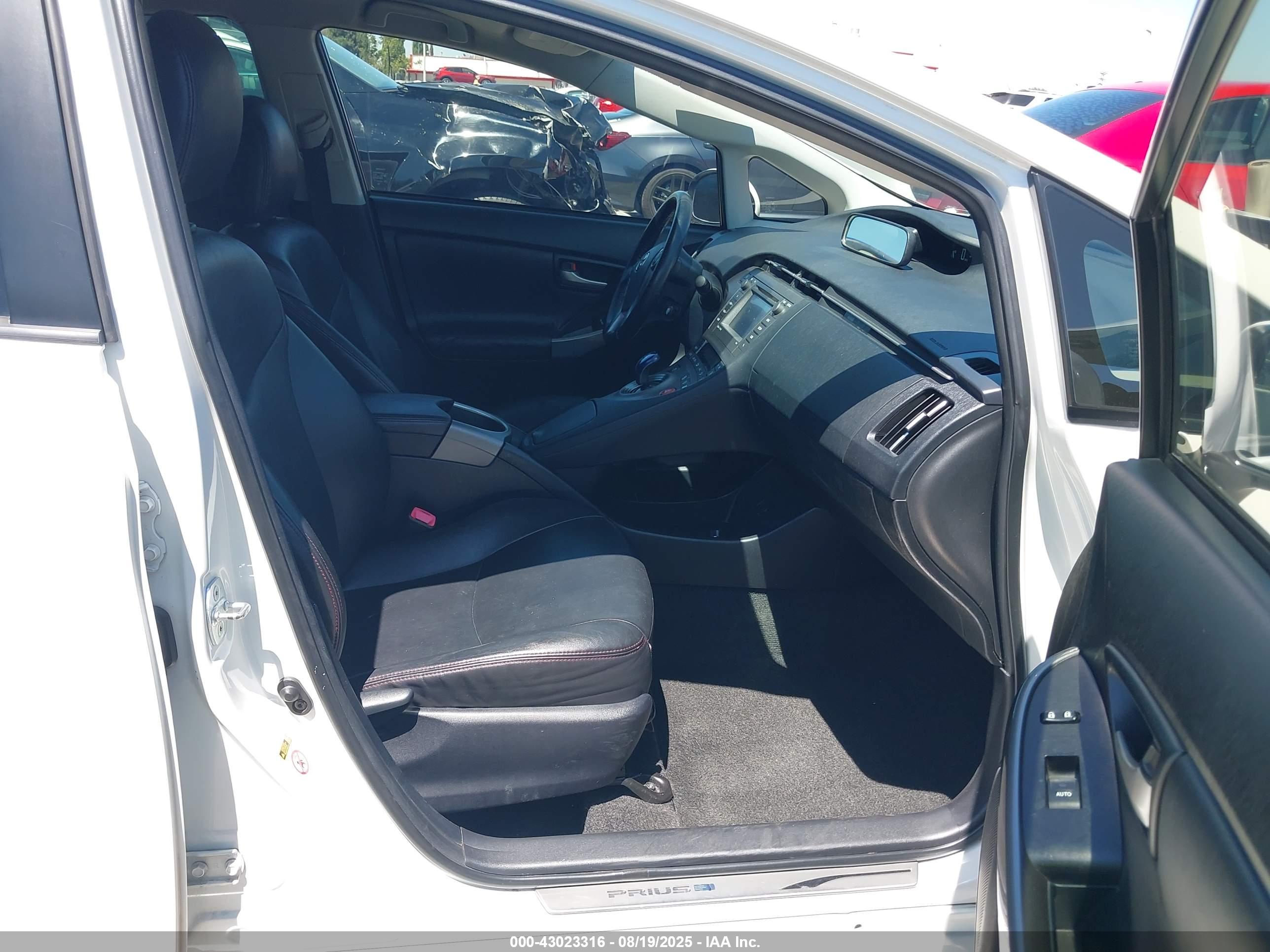 TOYOTA PRIUS image 5
