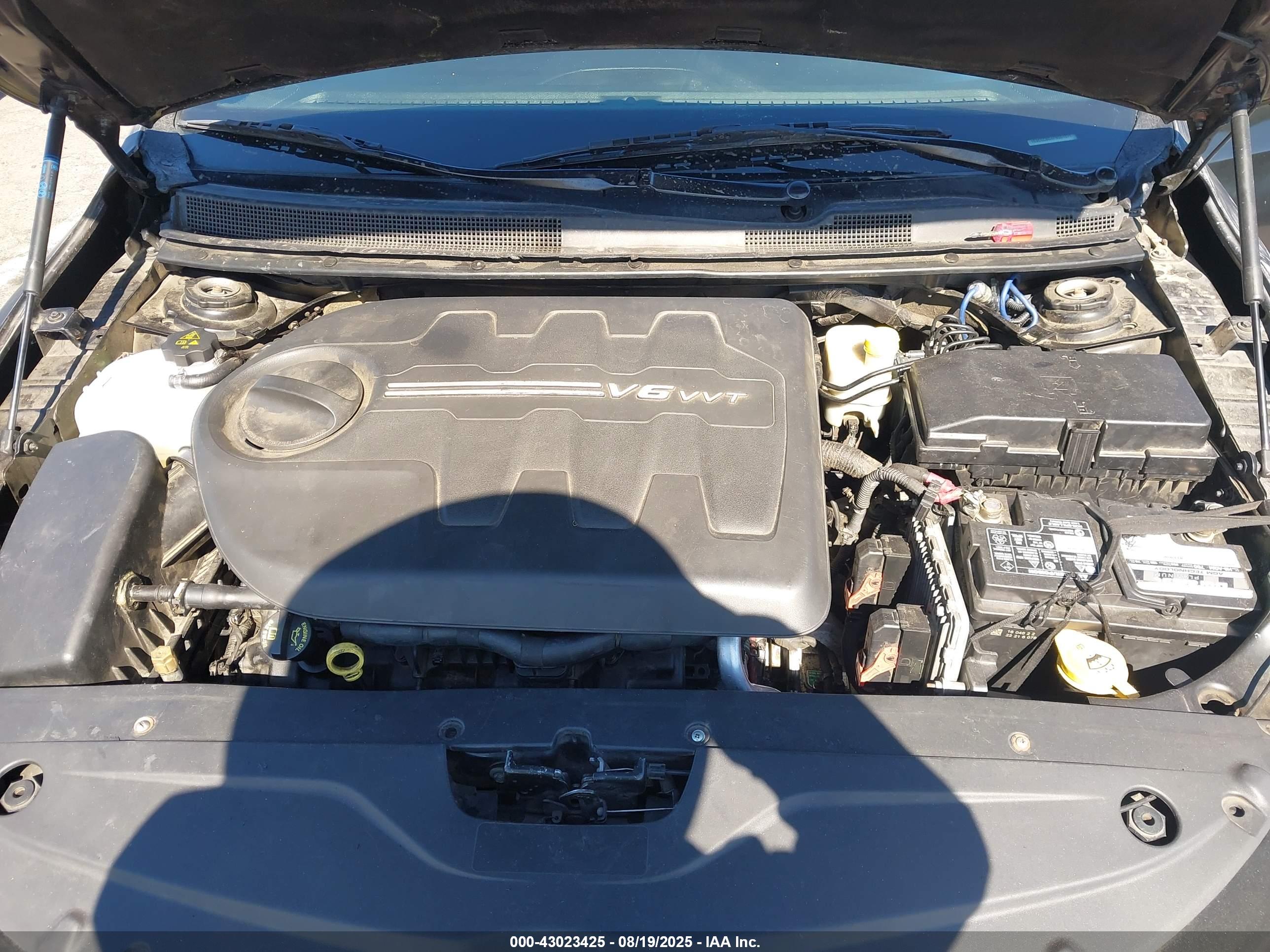CHRYSLER 200 image 10