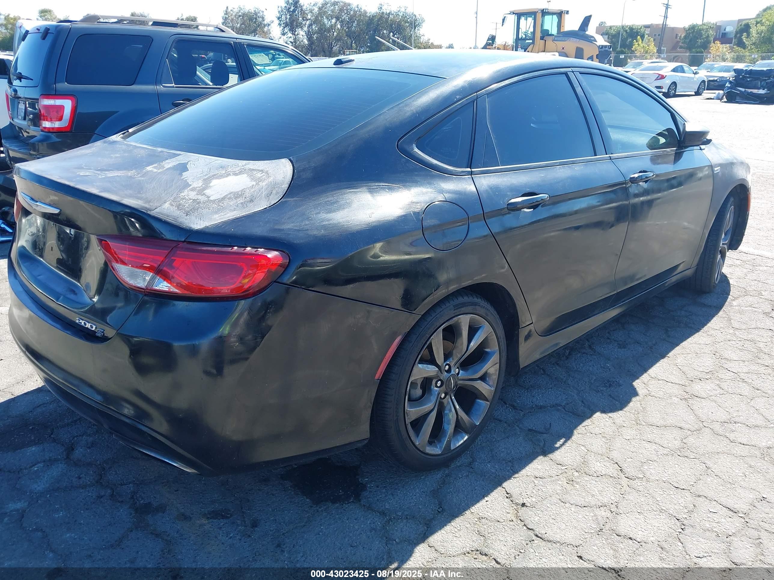 CHRYSLER 200 image 4