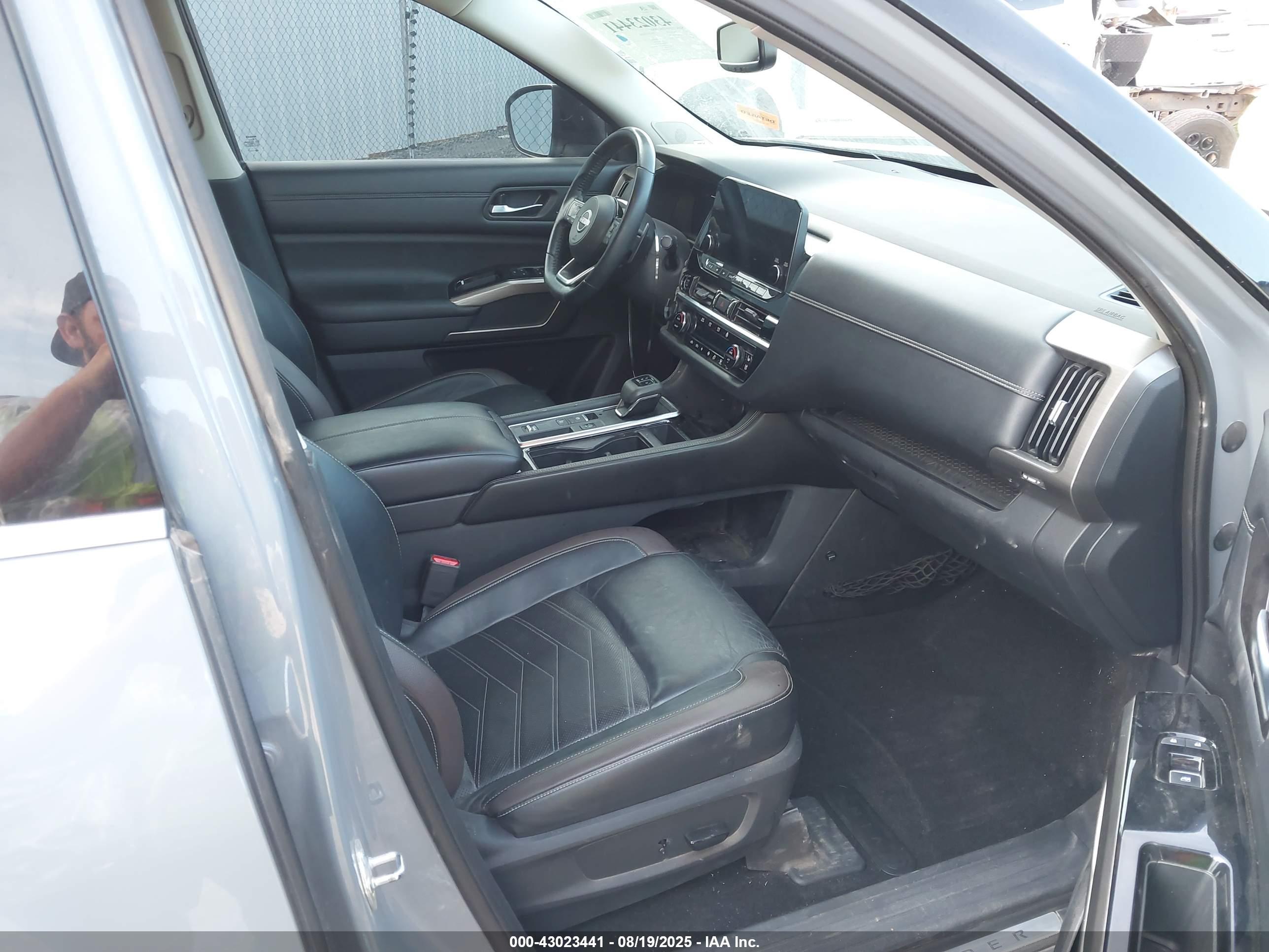 NISSAN PATHFINDER image 5