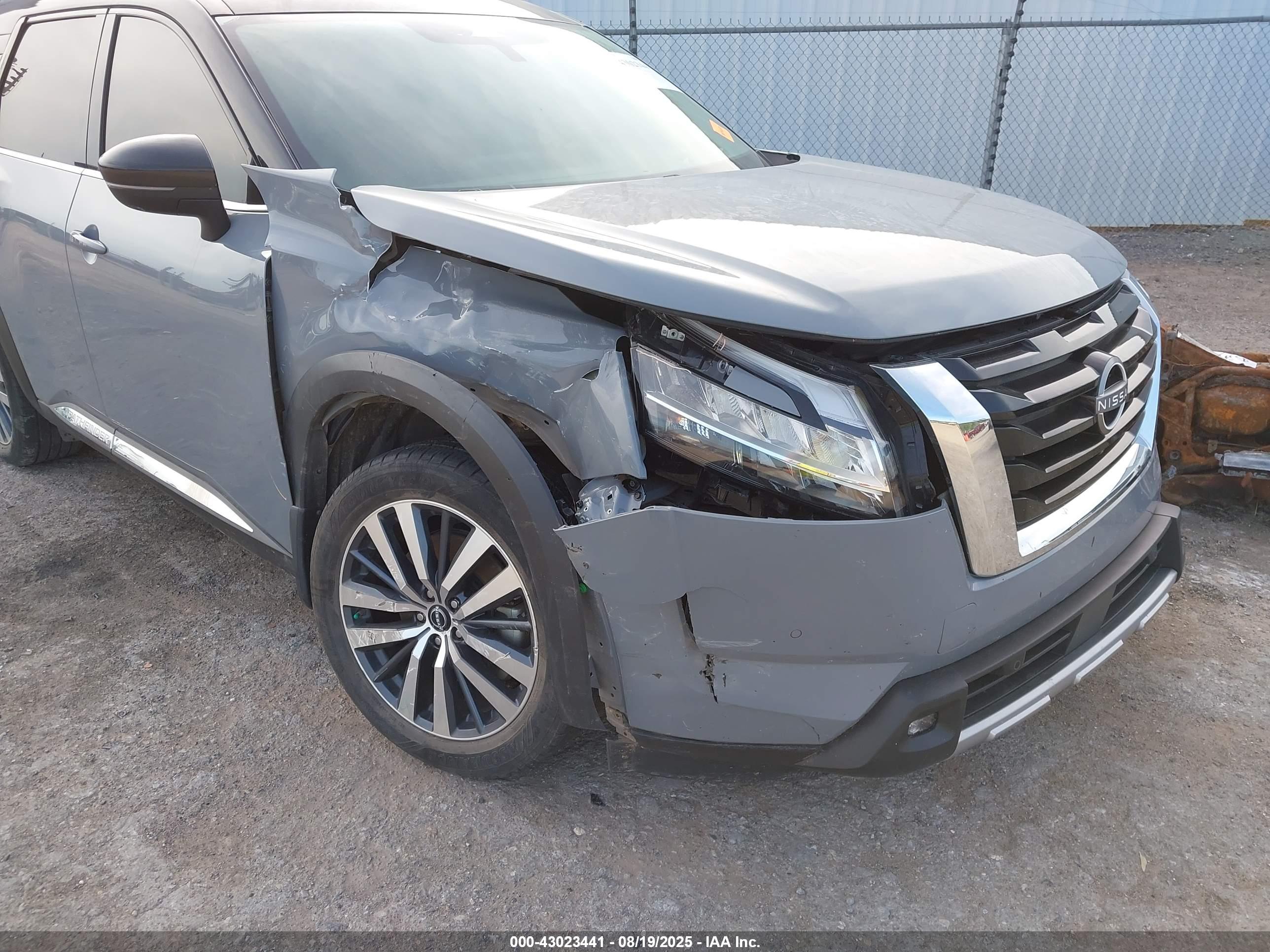 NISSAN PATHFINDER image 6