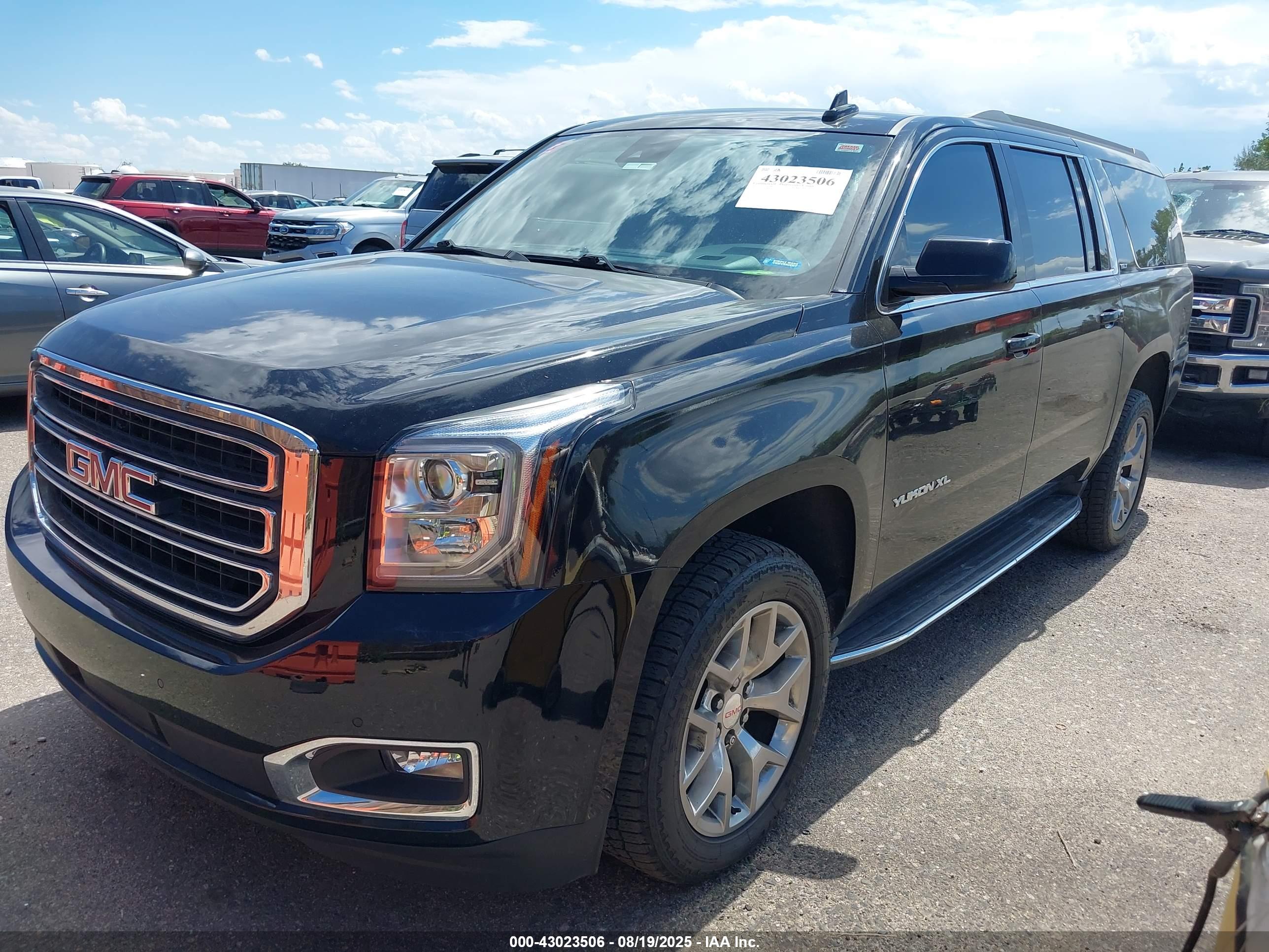 GMC YUKON image 2