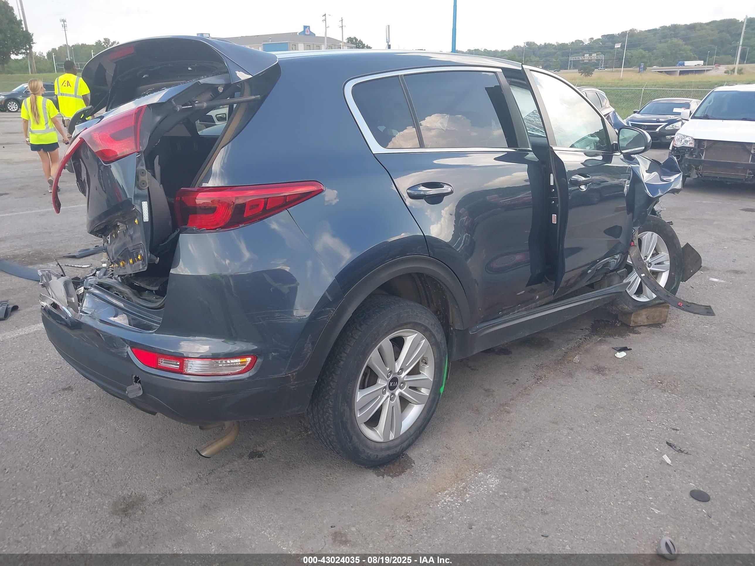 KIA SPORTAGE image 4