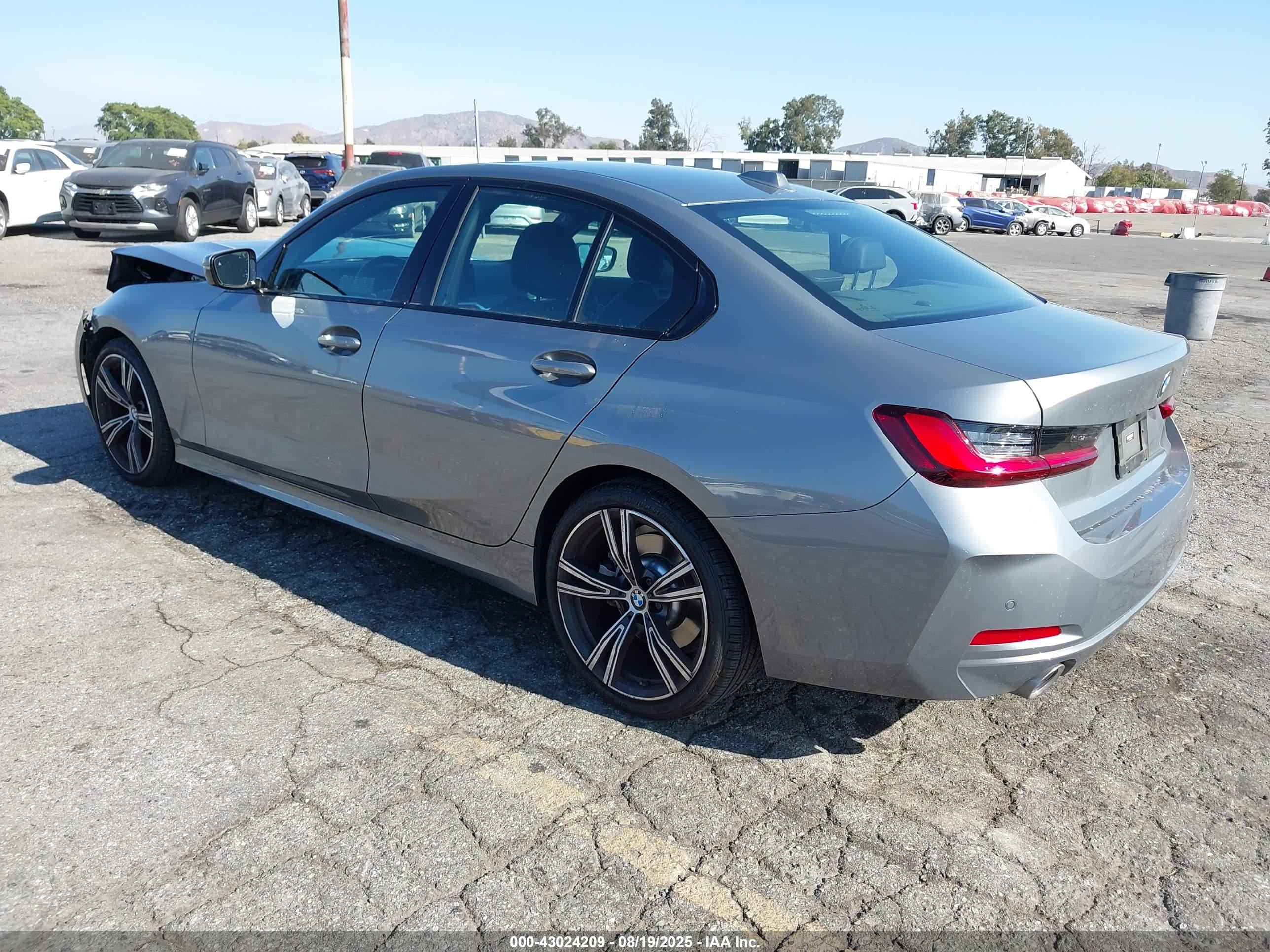 BMW 330I image 3
