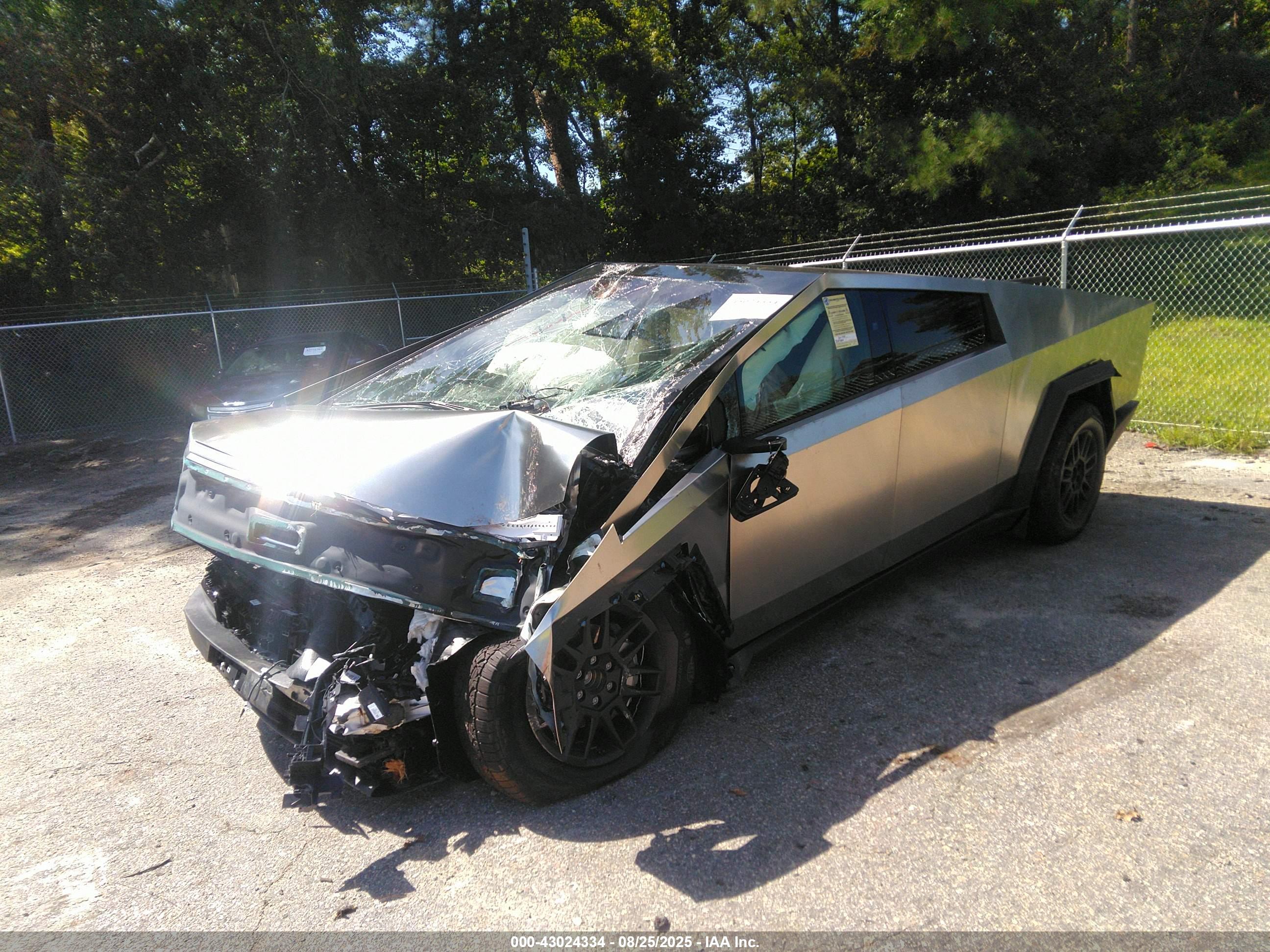TESLA CYBERTRUCK image 2