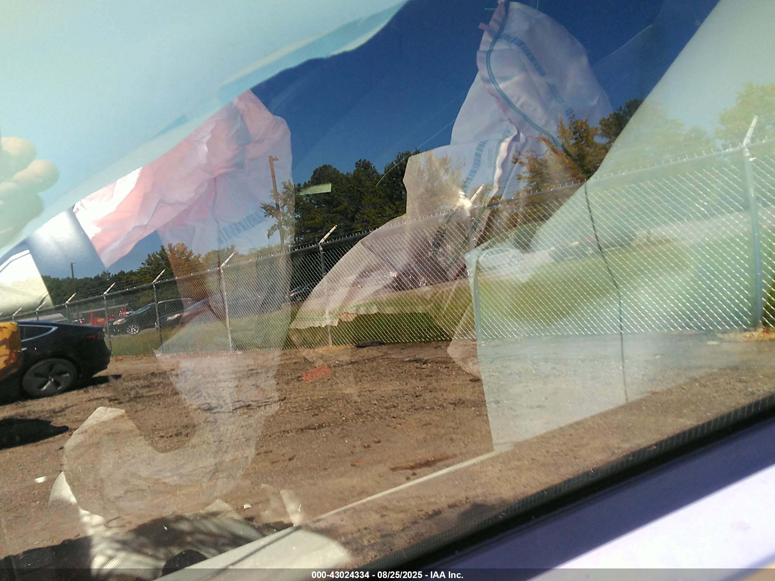 TESLA CYBERTRUCK image 5