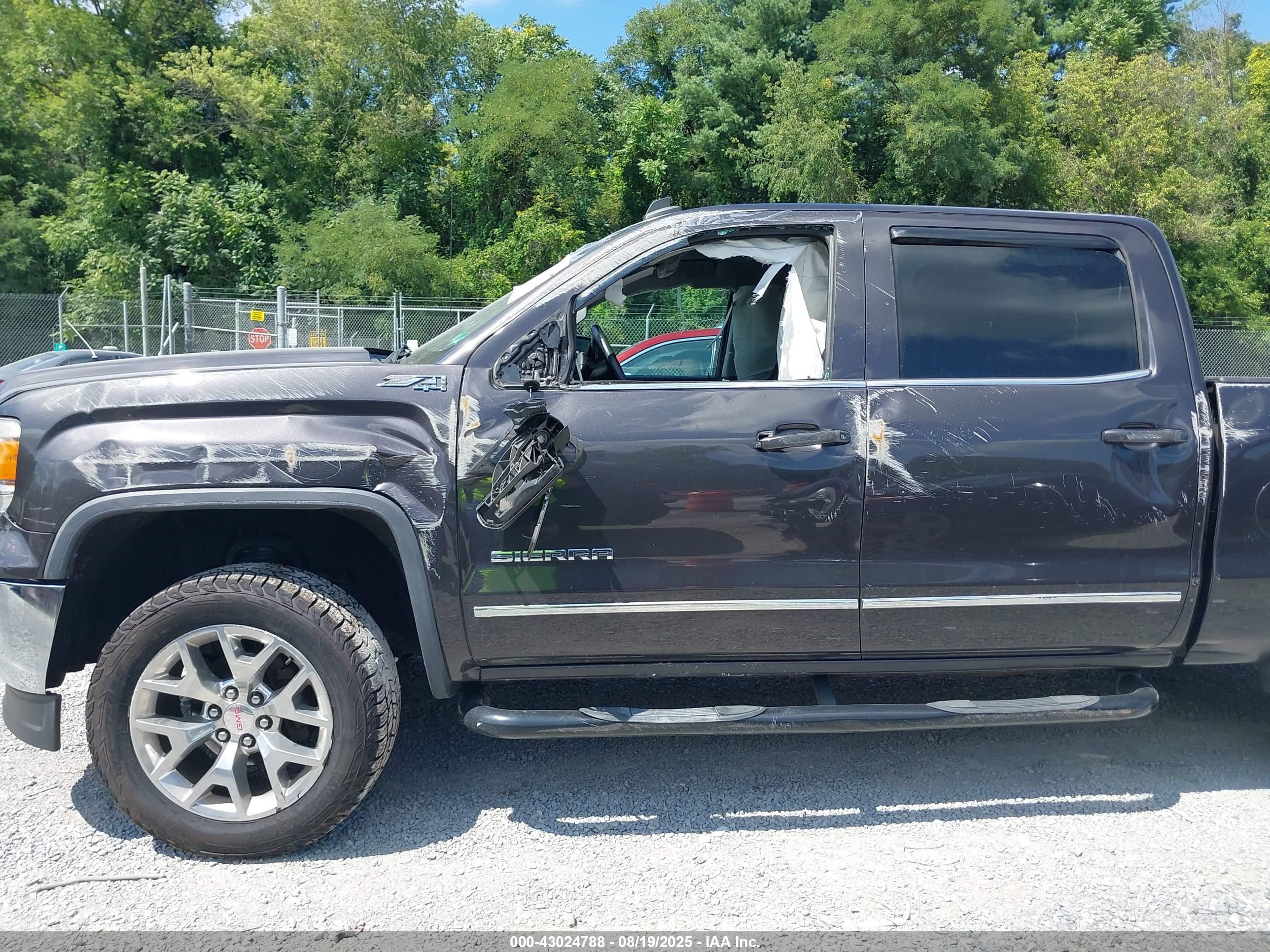 GMC SIERRA image 6