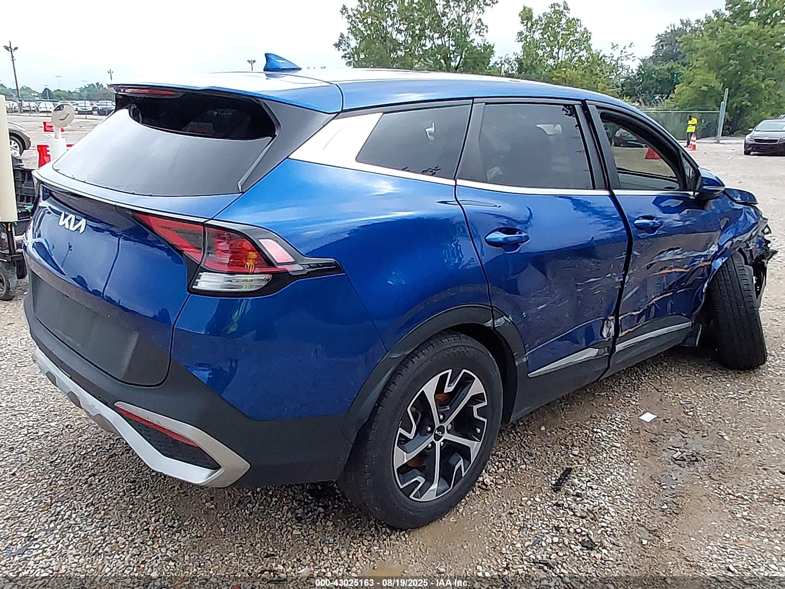 KIA SPORTAGE image 4