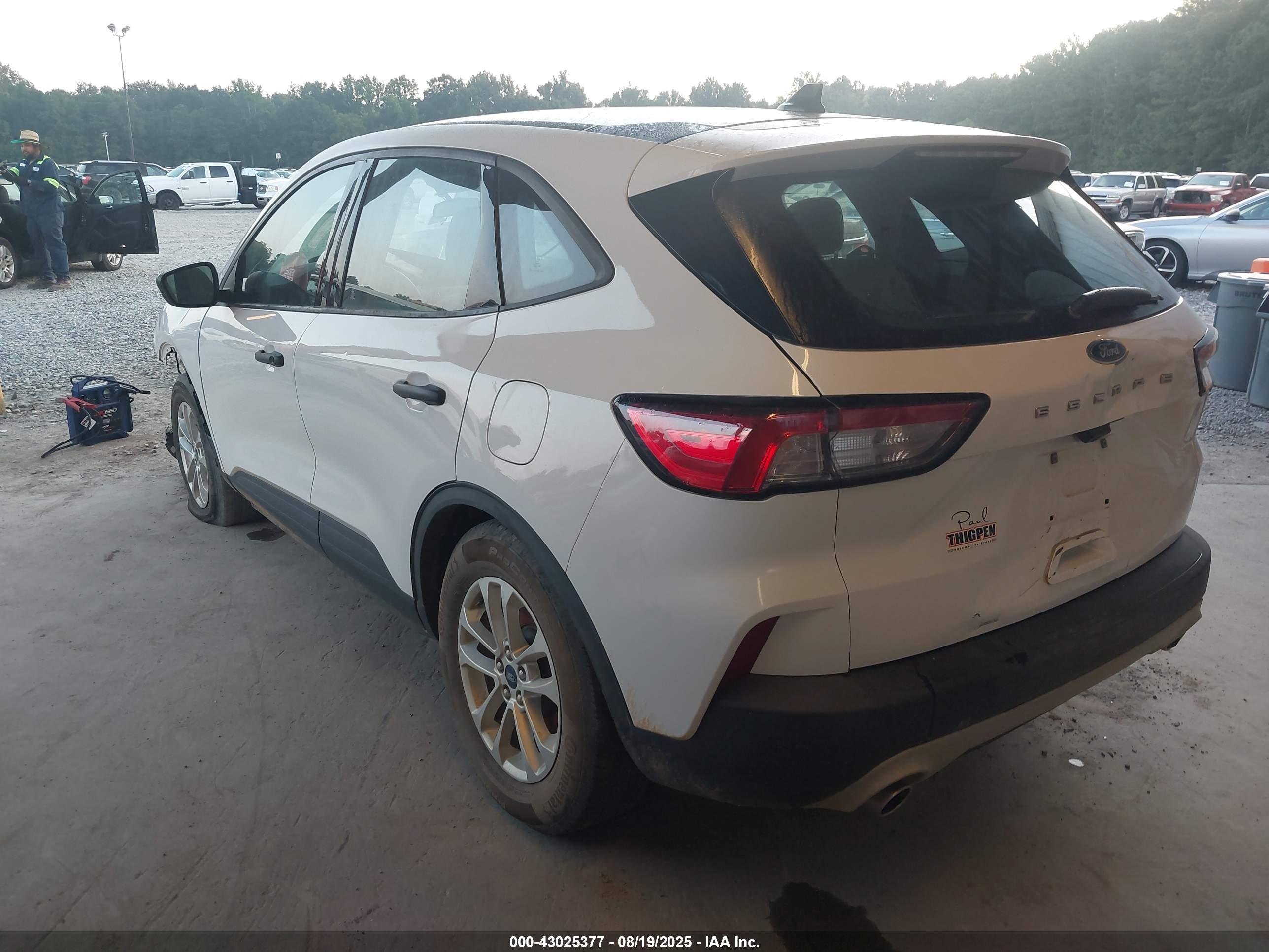 FORD ESCAPE image 3