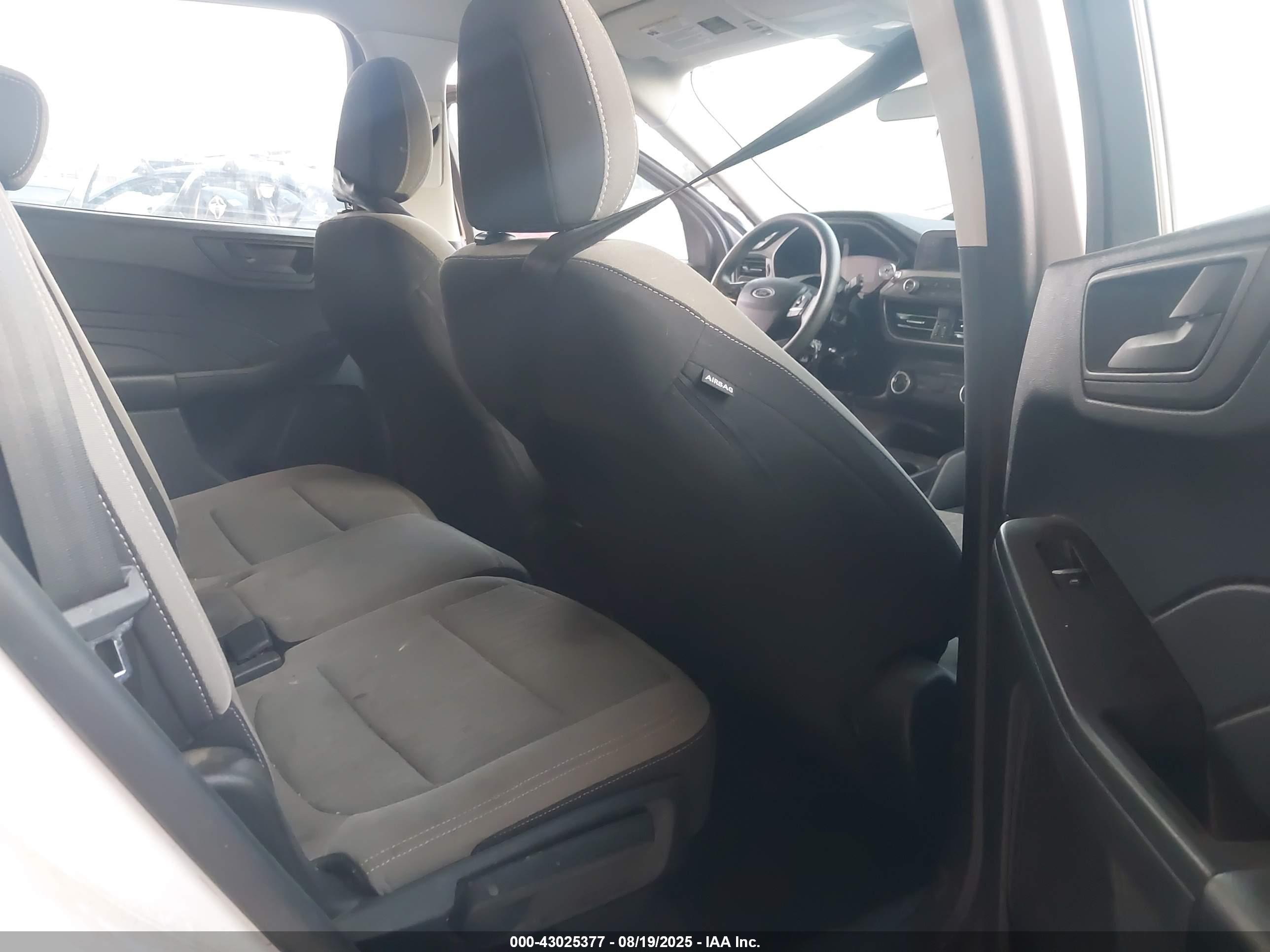 FORD ESCAPE image 8