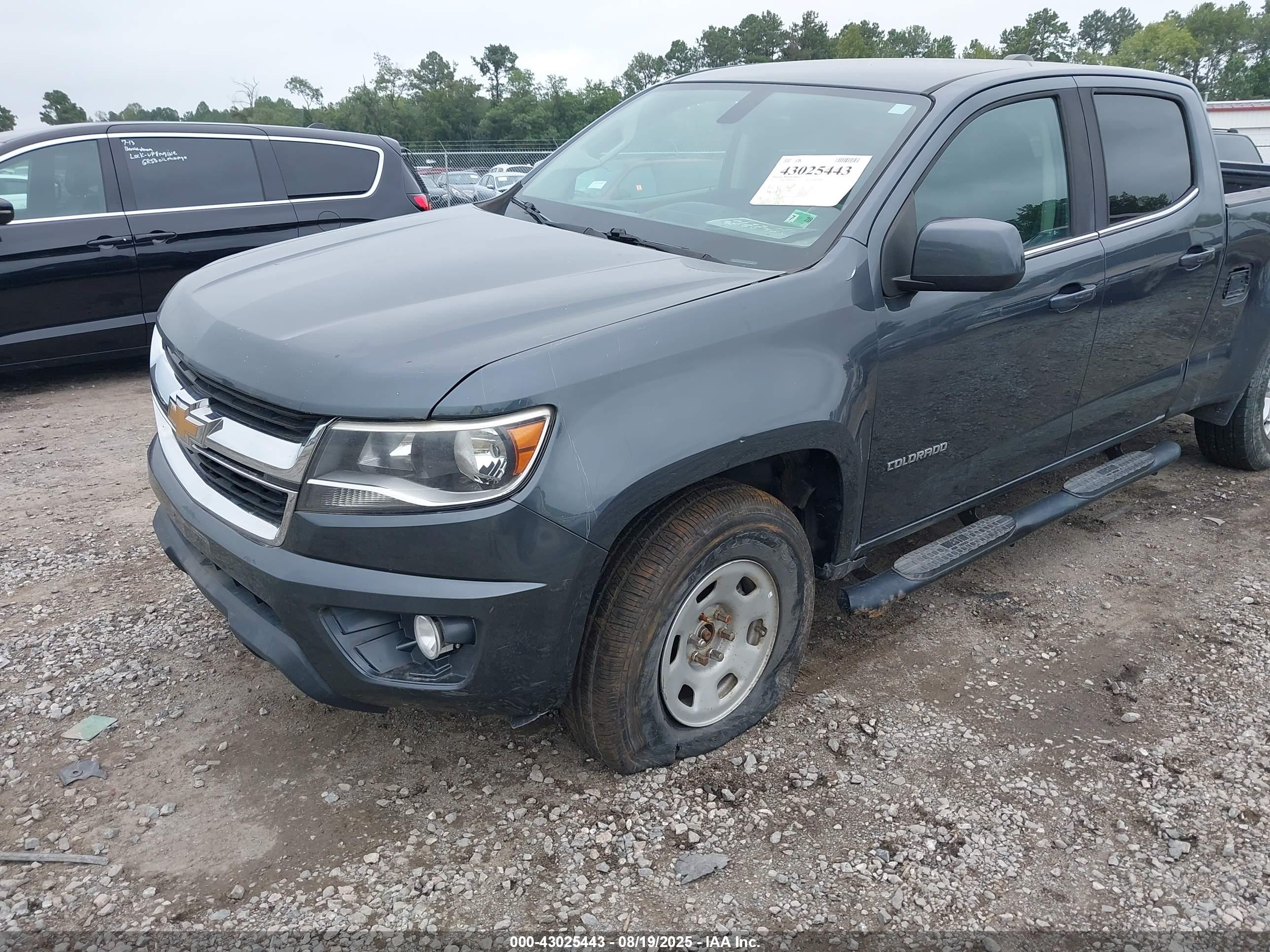 CHEVROLET COLORADO image 6