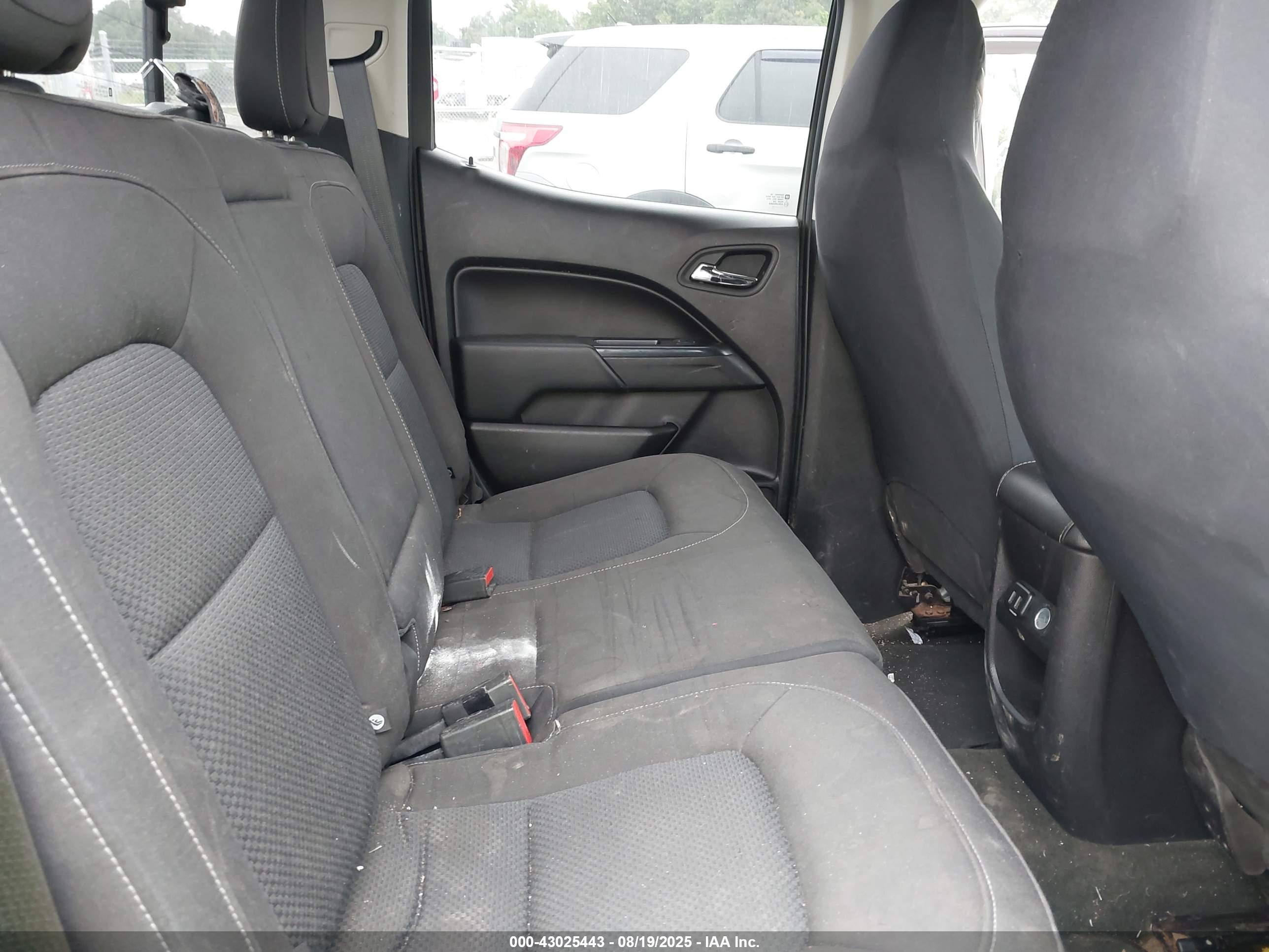 CHEVROLET COLORADO image 8