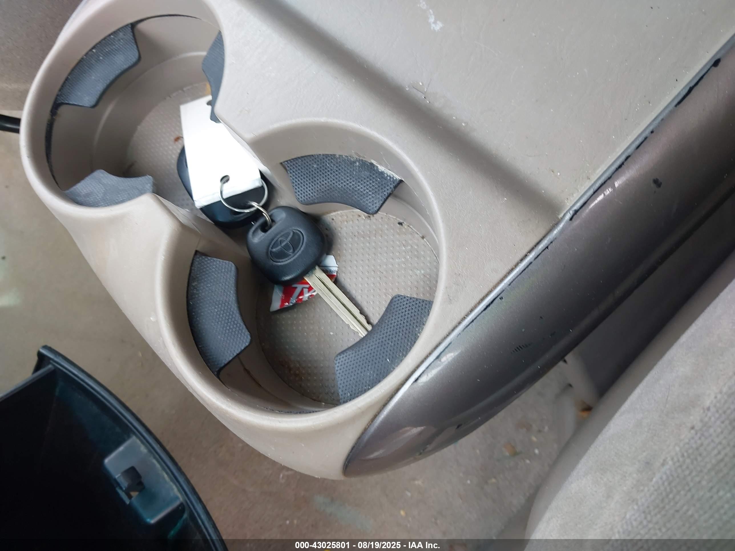 TOYOTA SIENNA image 11