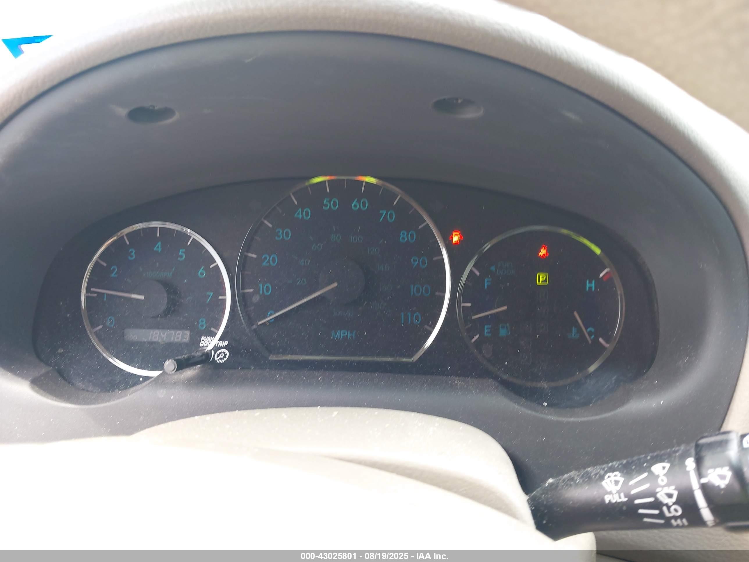 TOYOTA SIENNA image 7