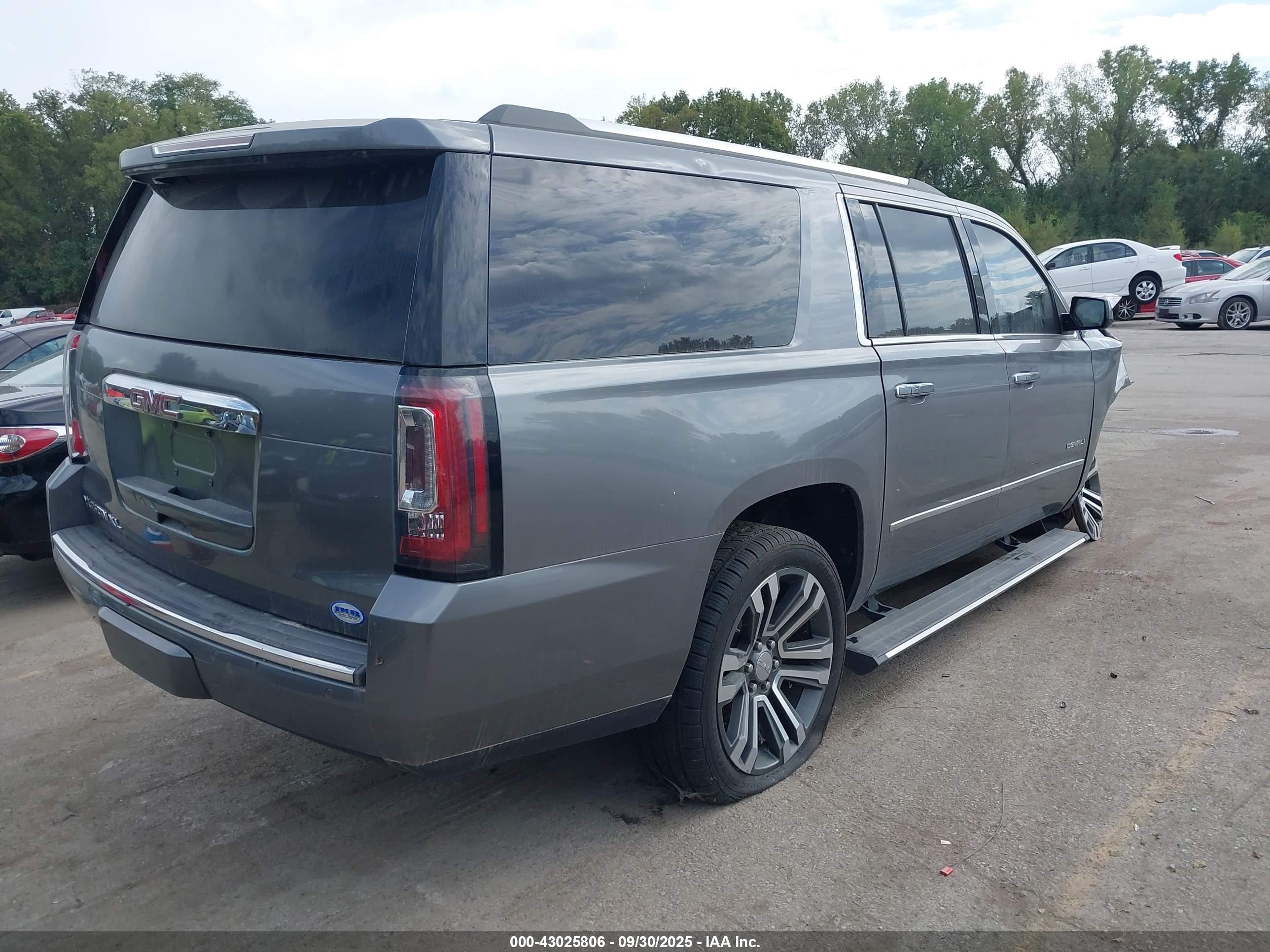 GMC YUKON image 4