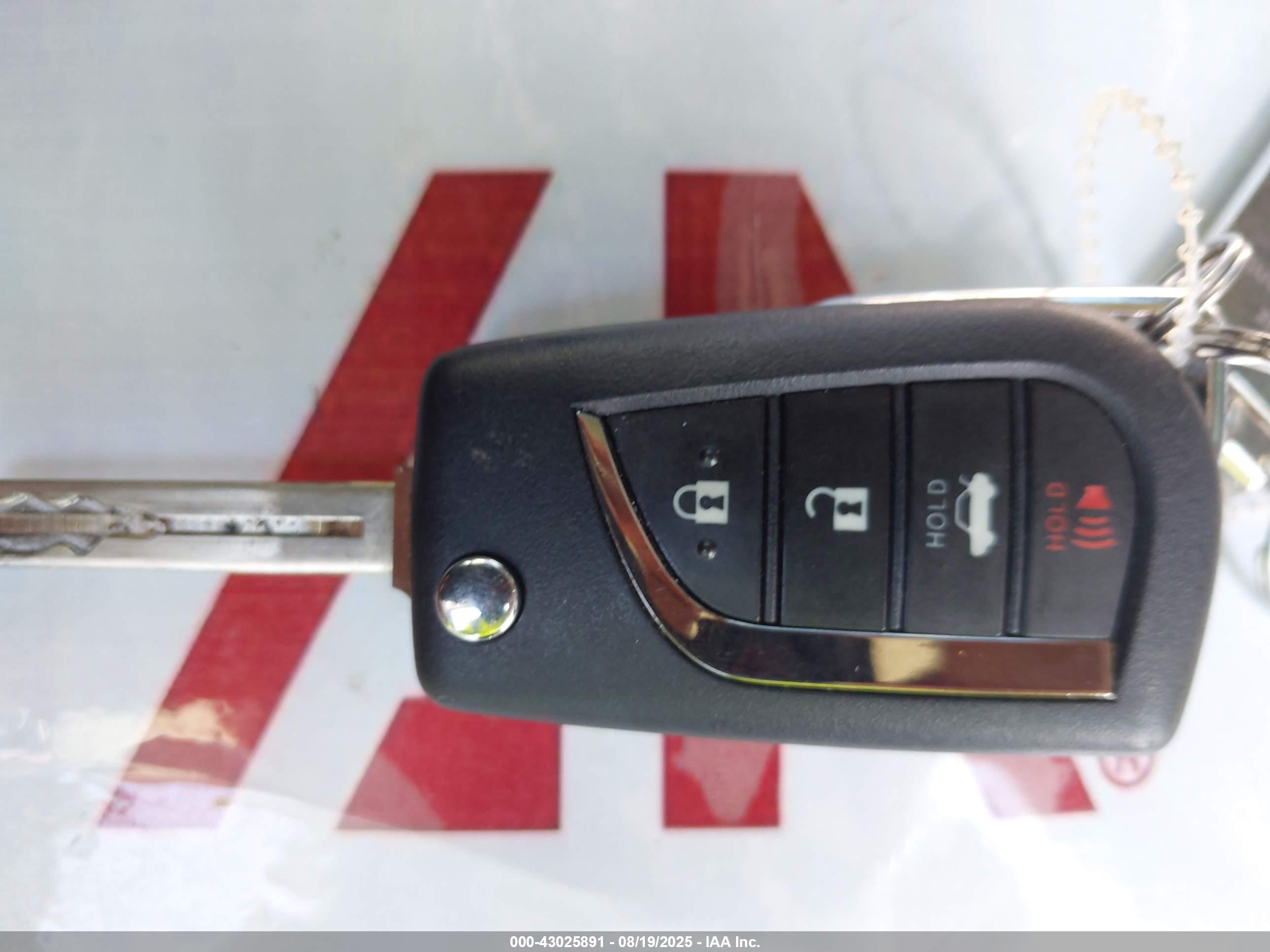 TOYOTA COROLLA image 11