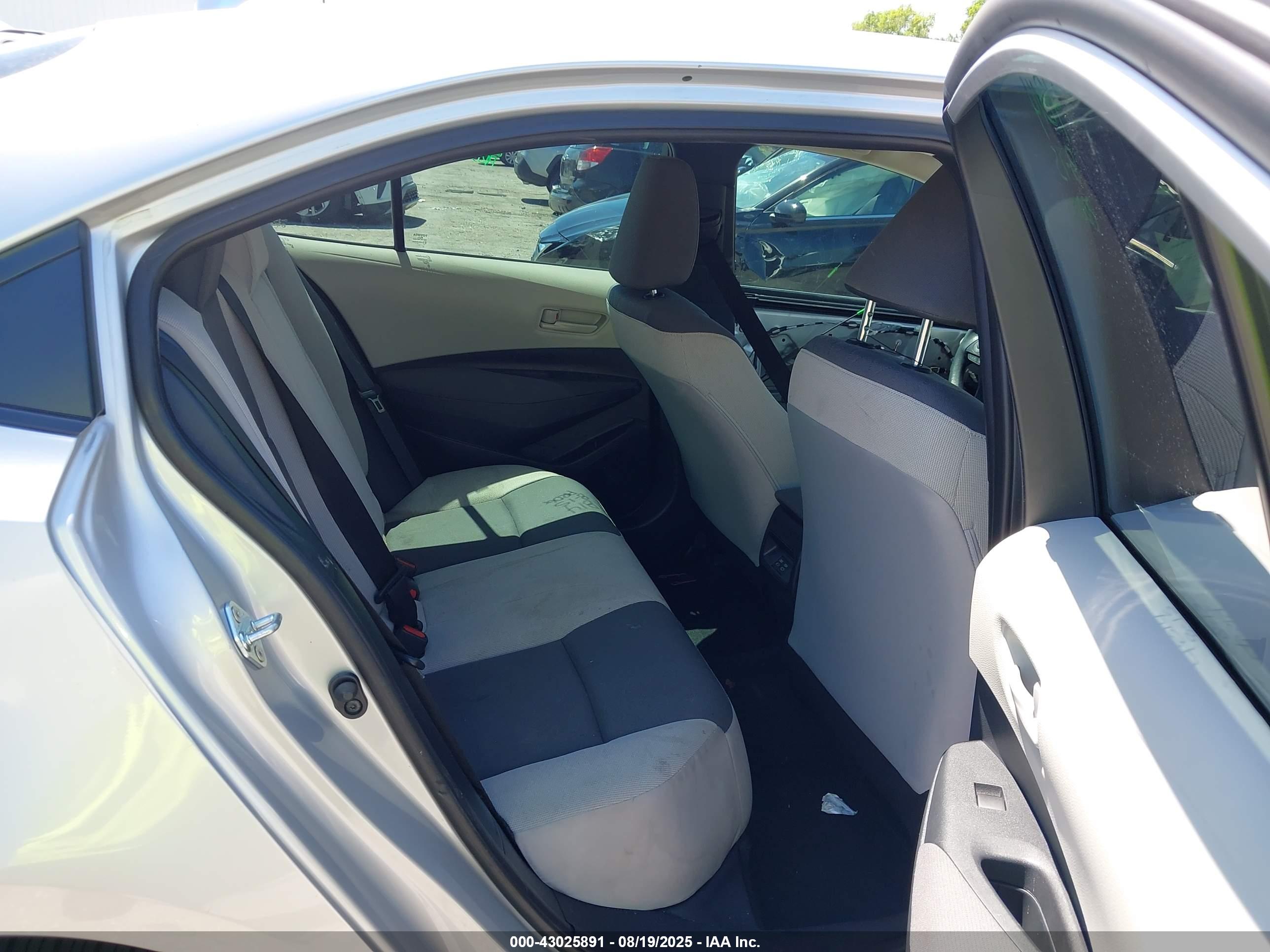 TOYOTA COROLLA image 8