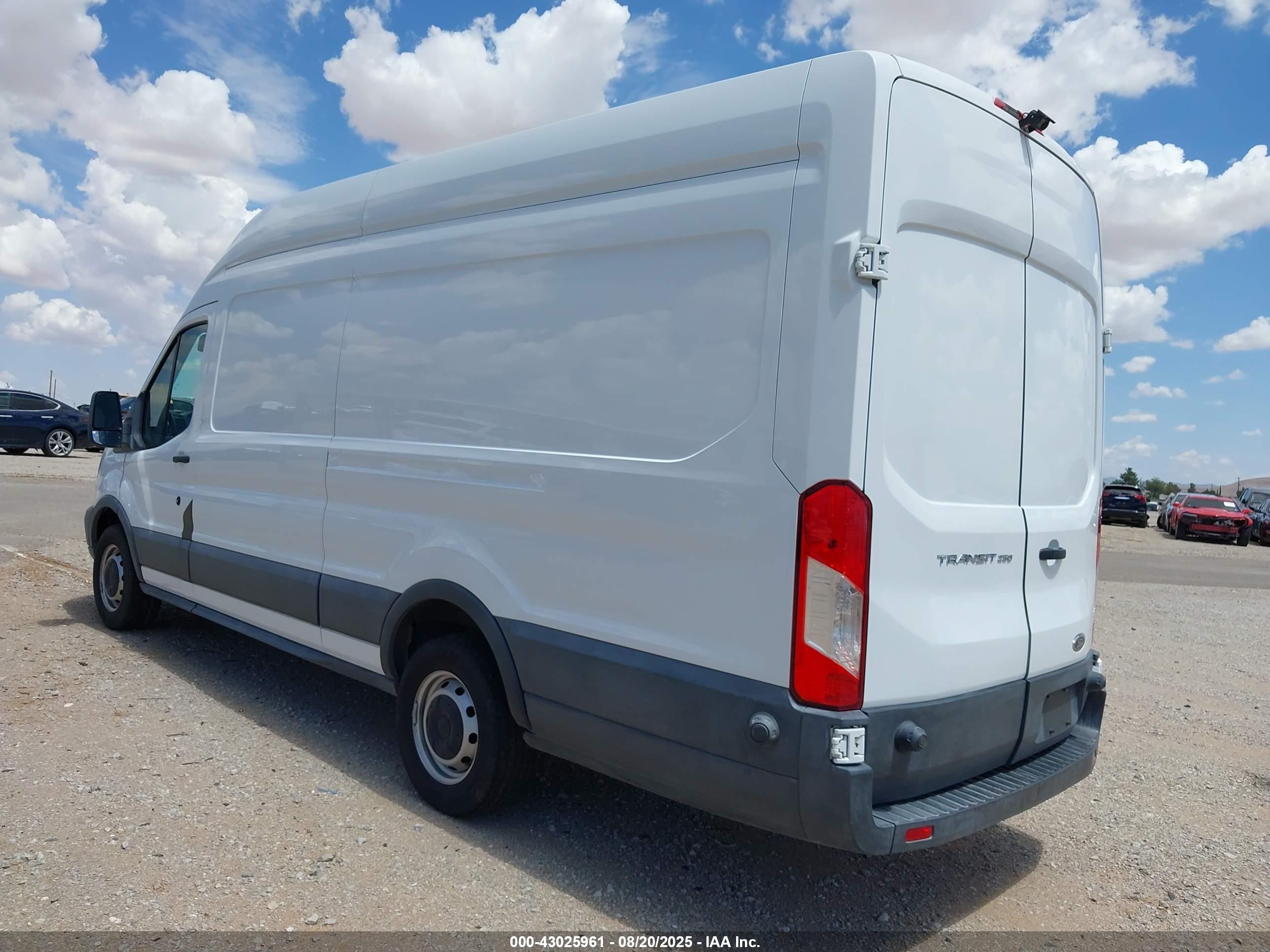 FORD TRANSIT-250 image 3