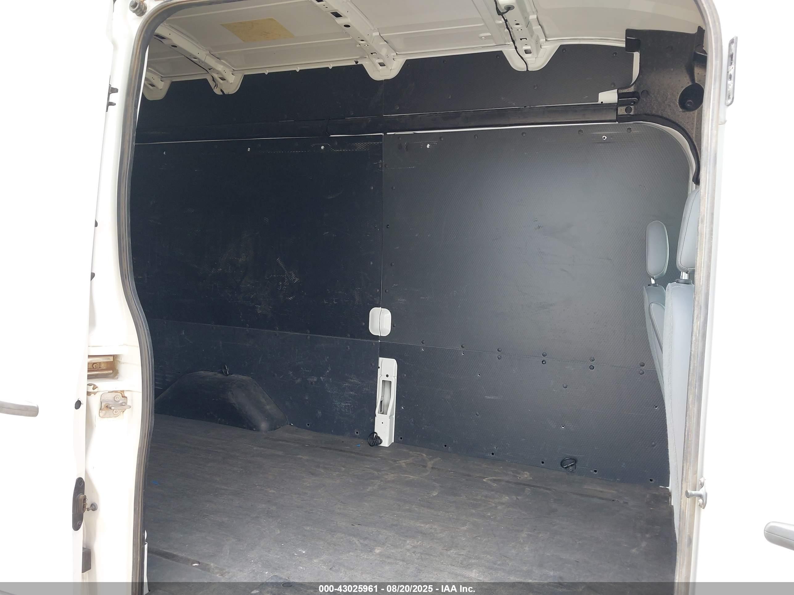 FORD TRANSIT-250 image 8