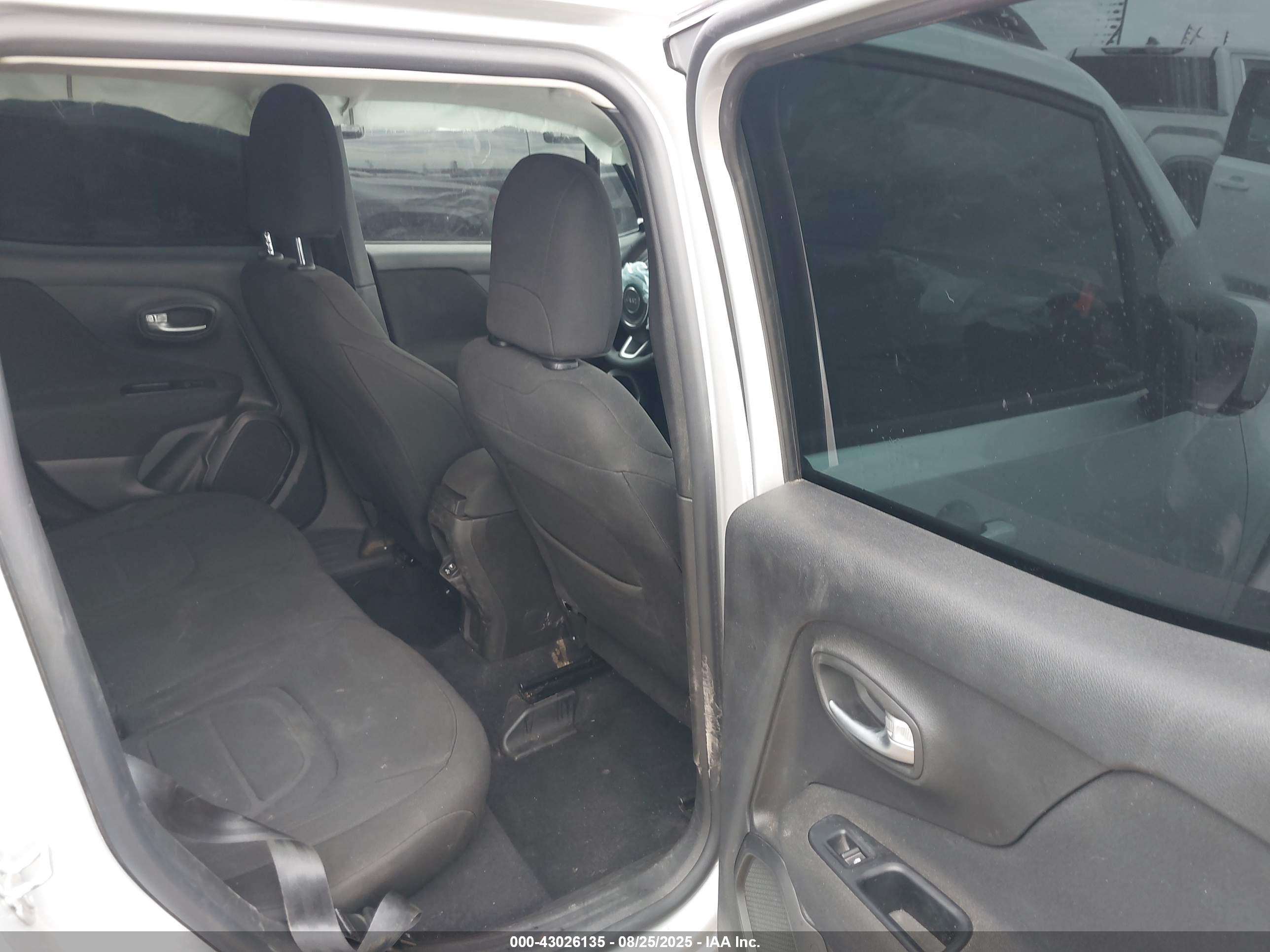 JEEP RENEGADE image 8