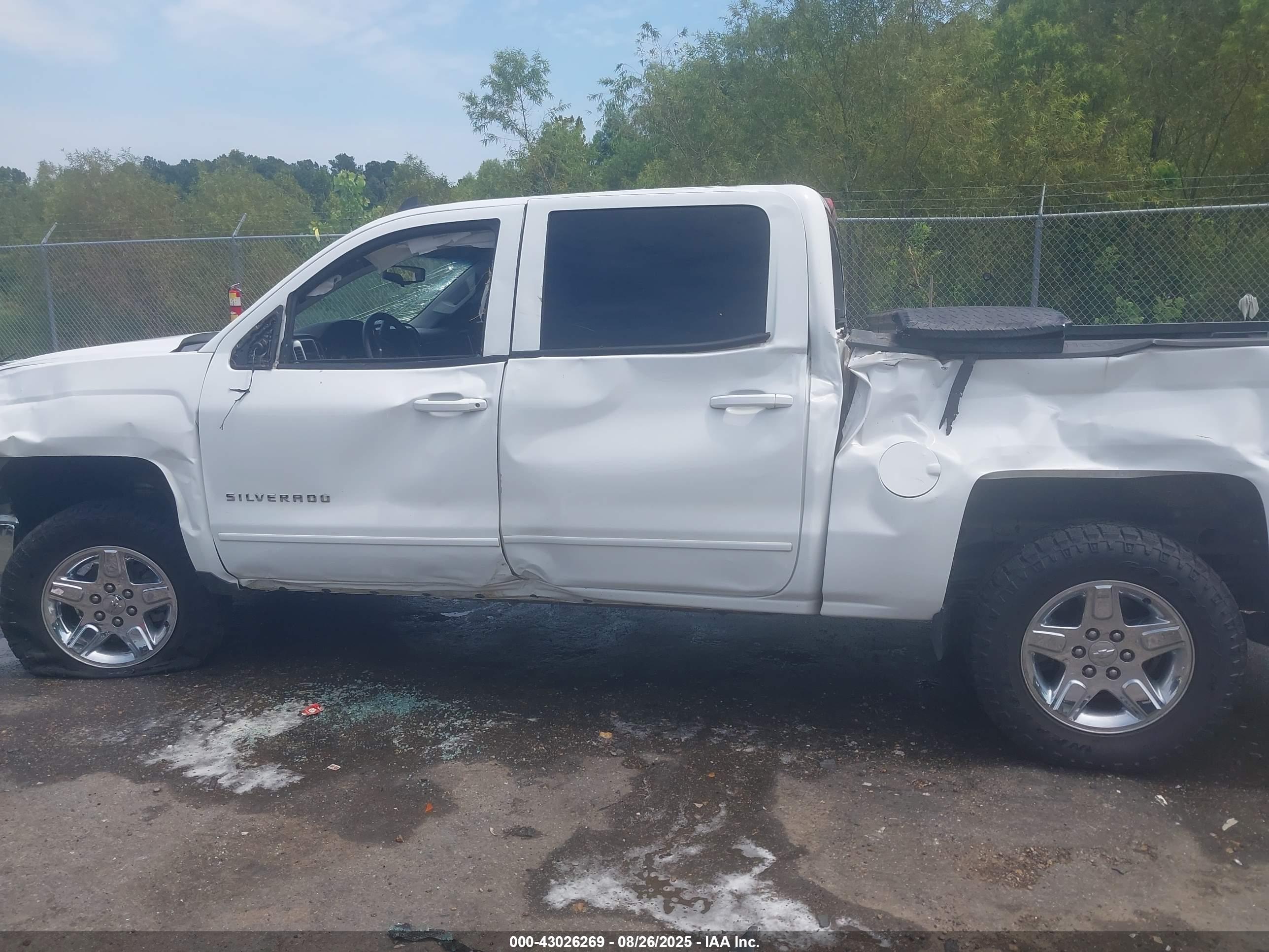CHEVROLET SILVERADO image 6