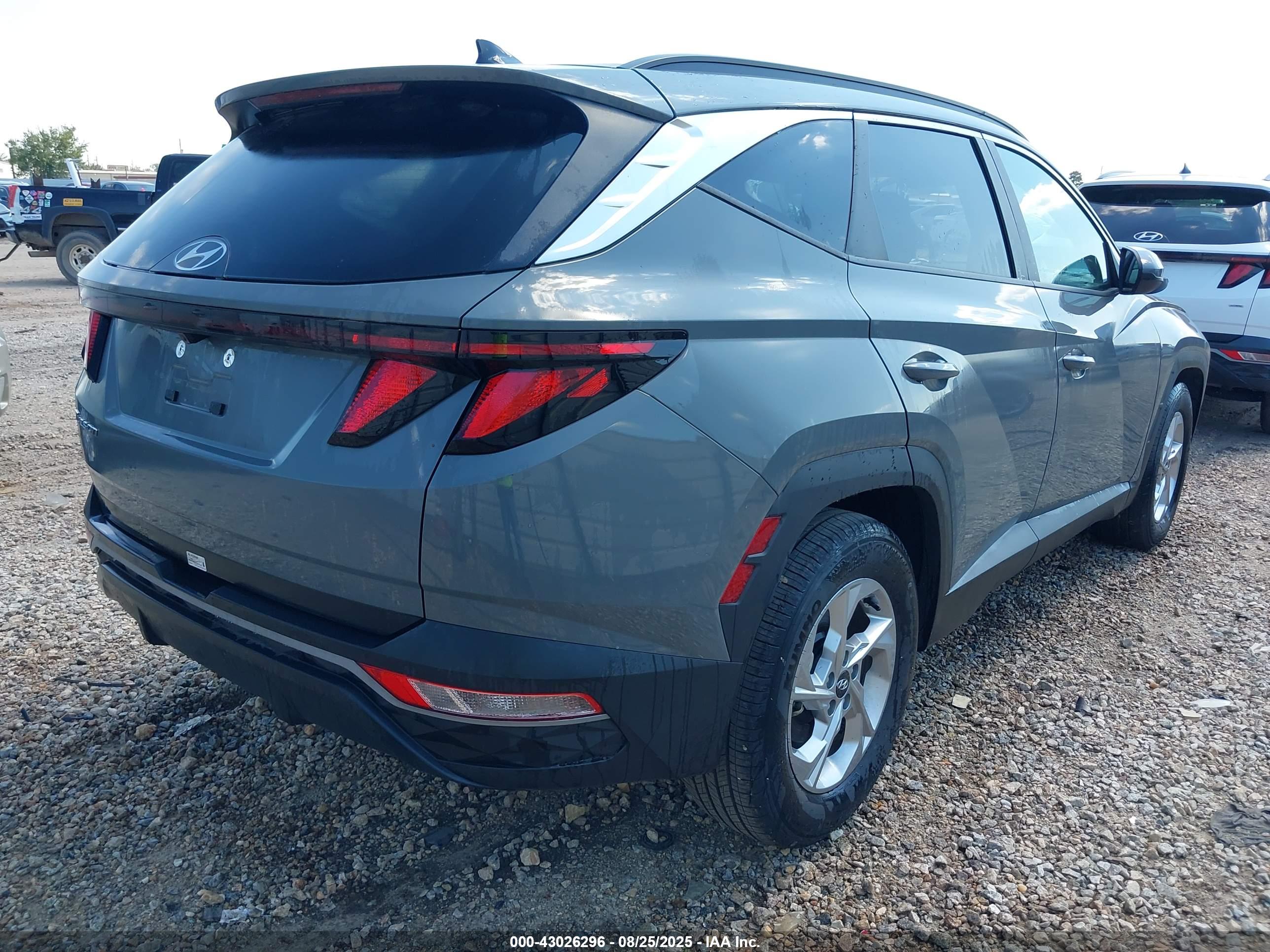 HYUNDAI TUCSON image 4