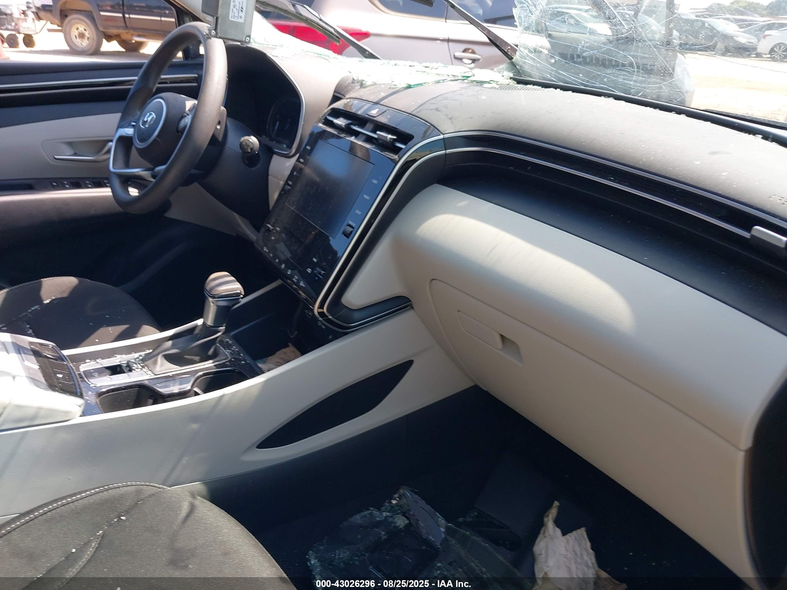 HYUNDAI TUCSON image 5