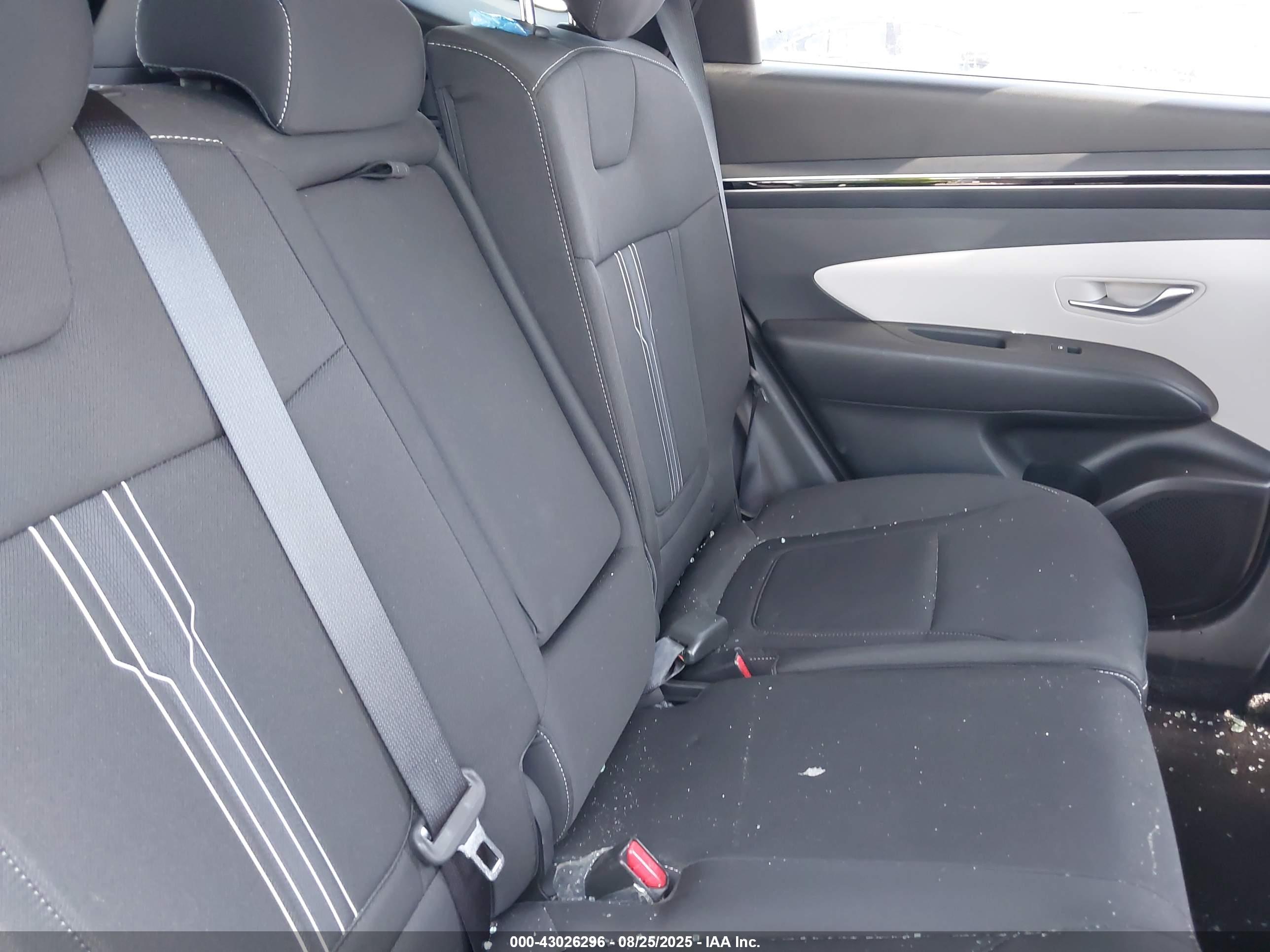 HYUNDAI TUCSON image 8