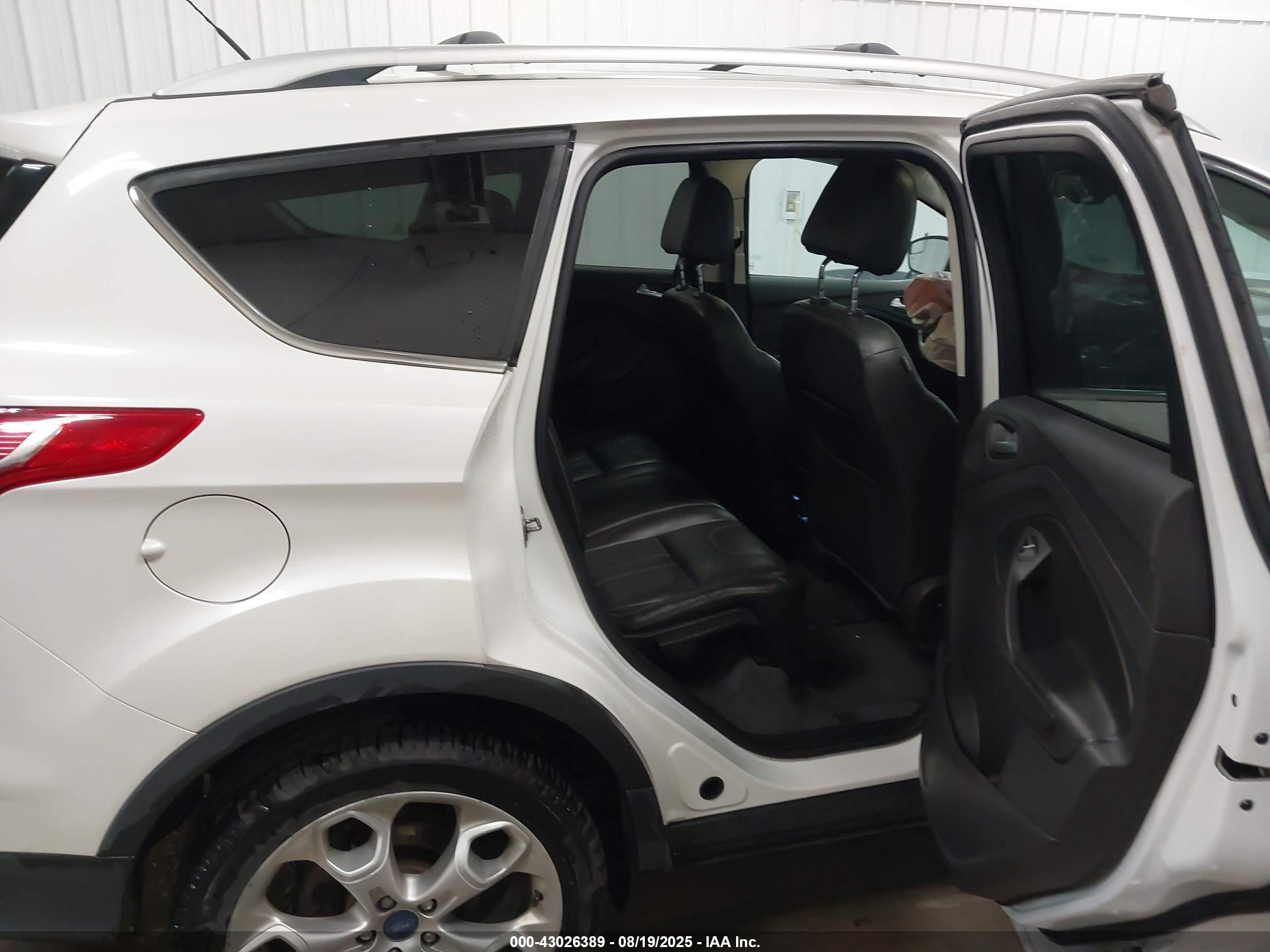 FORD ESCAPE image 8
