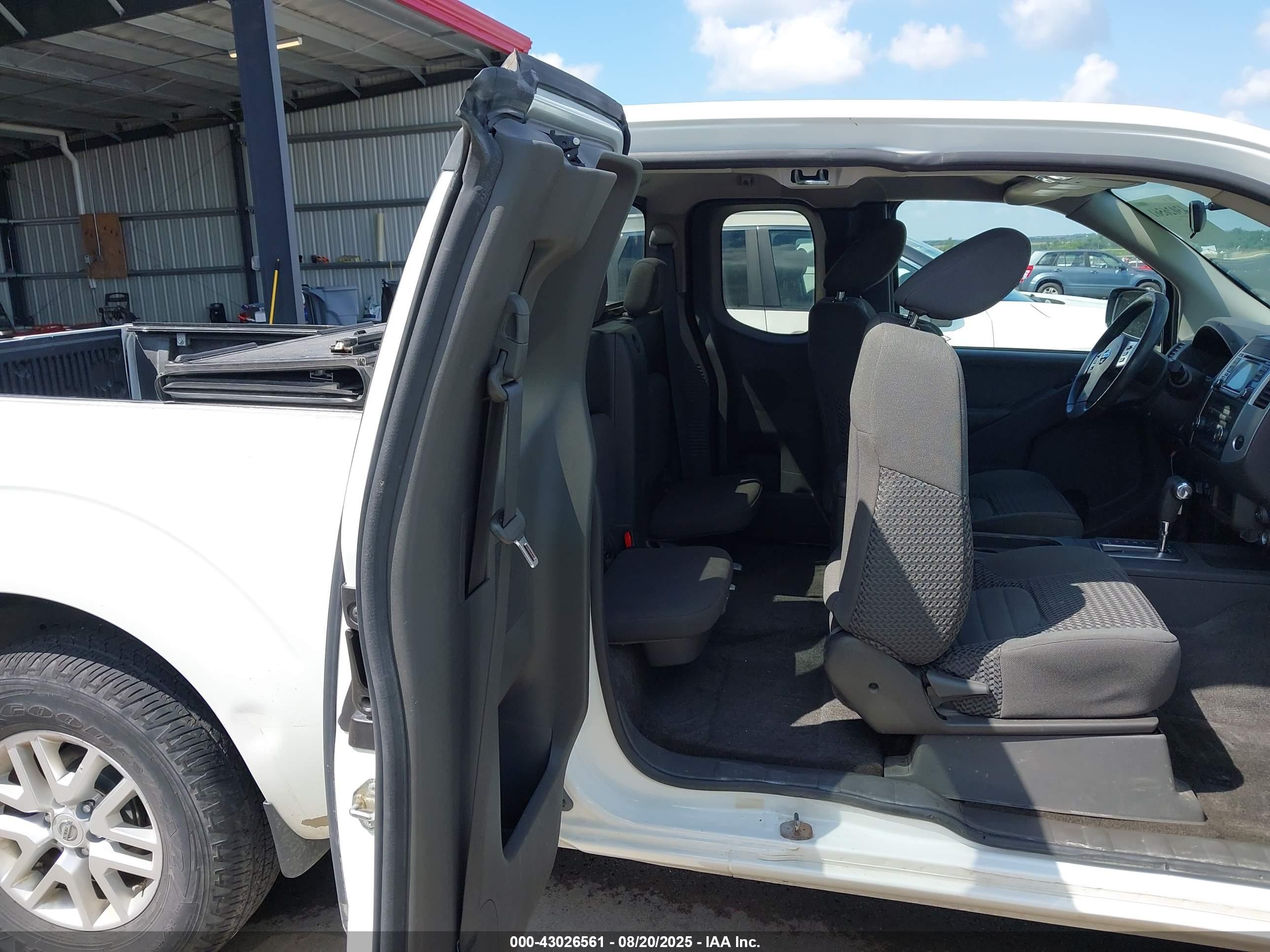 NISSAN FRONTIER image 8