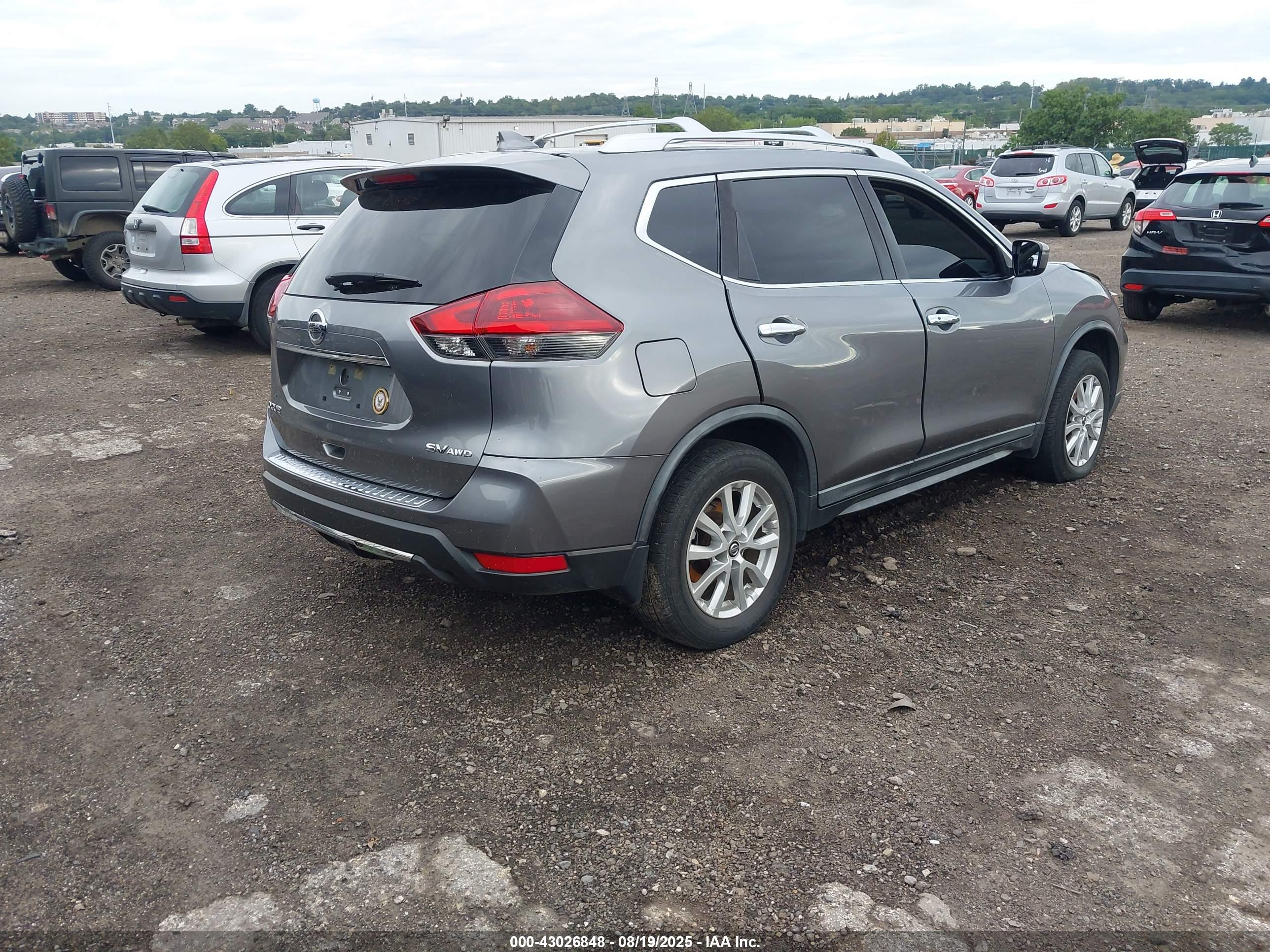 NISSAN ROGUE image 4