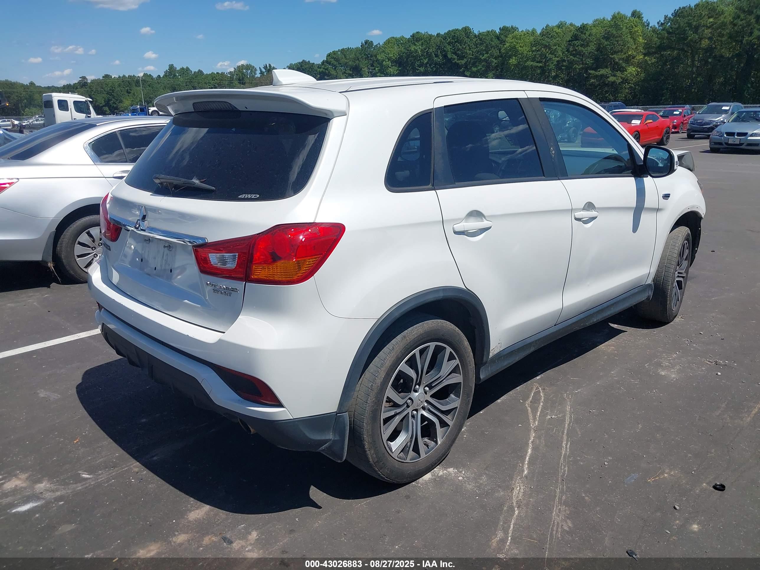 MITSUBISHI OUTLANDER image 4