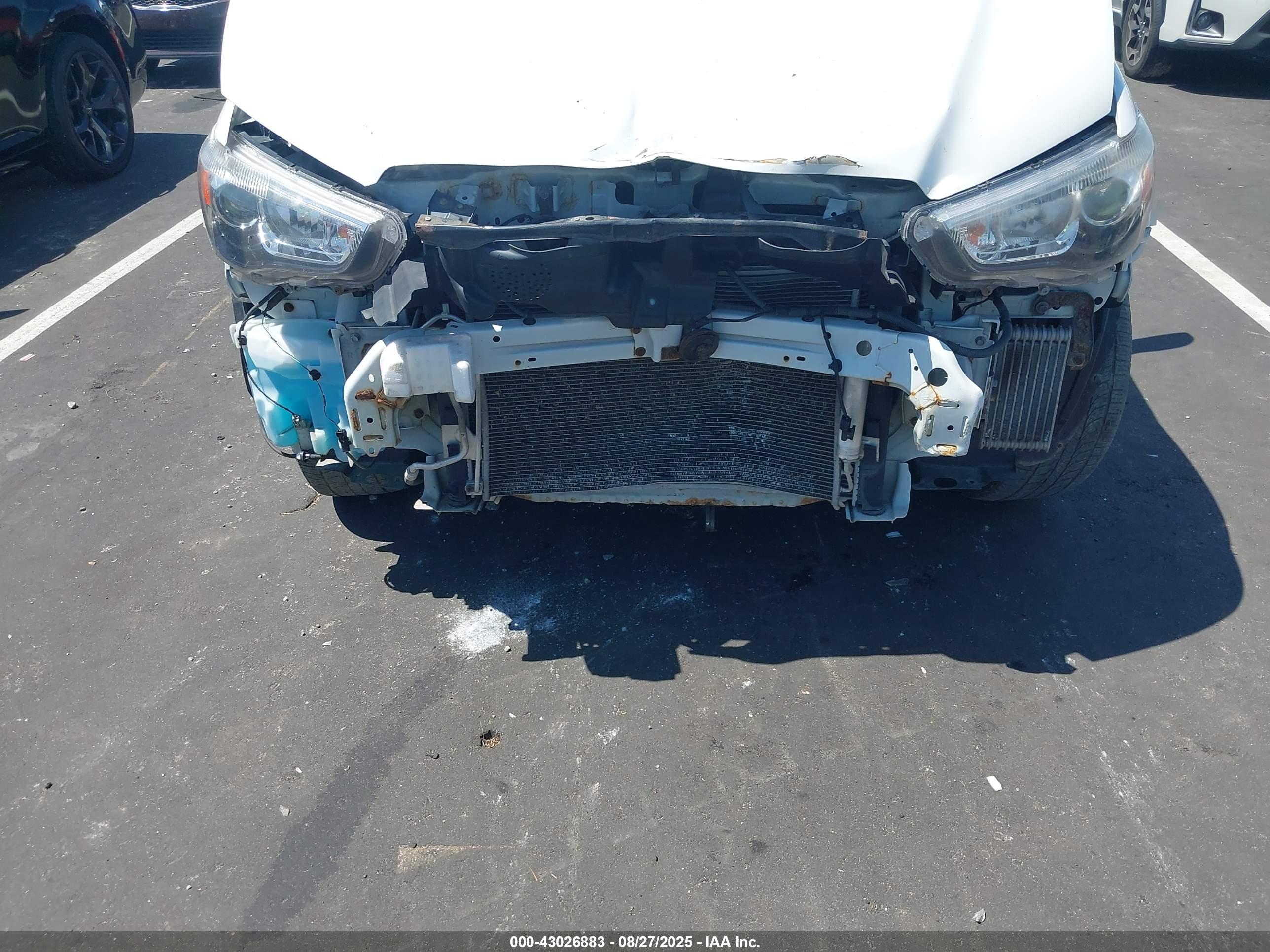 MITSUBISHI OUTLANDER image 6