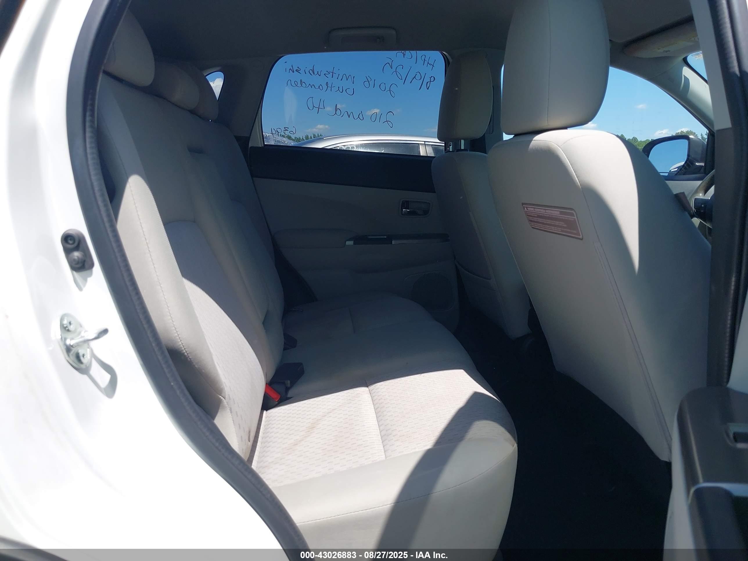 MITSUBISHI OUTLANDER image 8