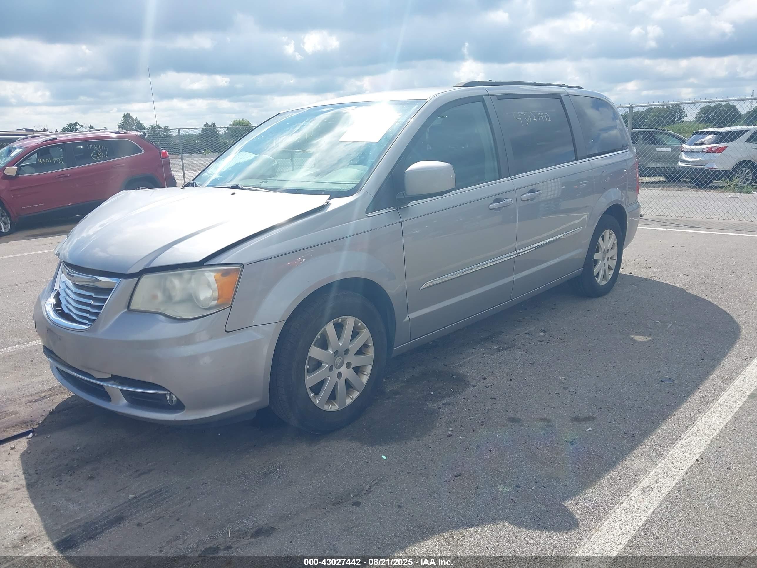 CHRYSLER TOWN image 2