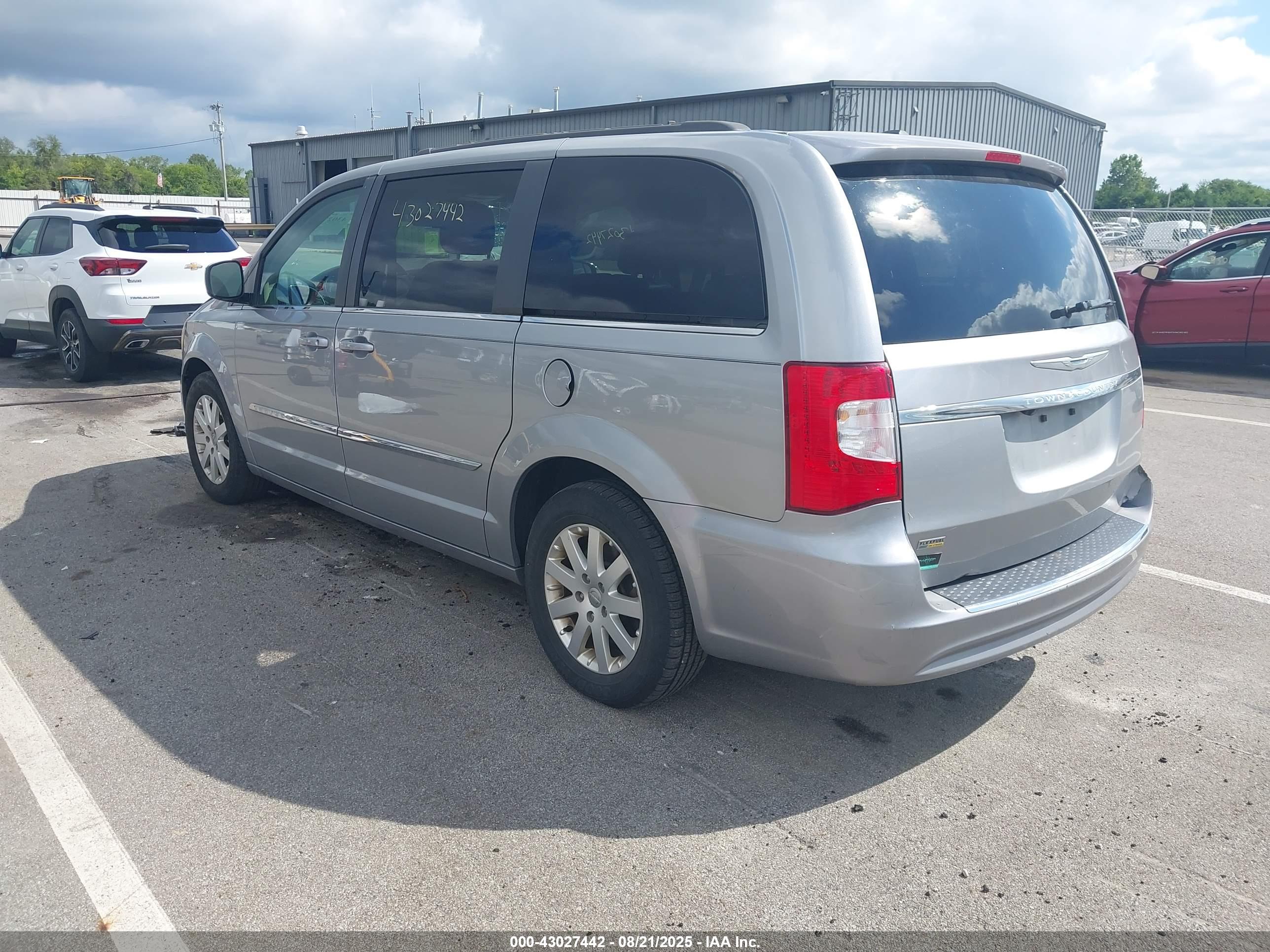 CHRYSLER TOWN image 3