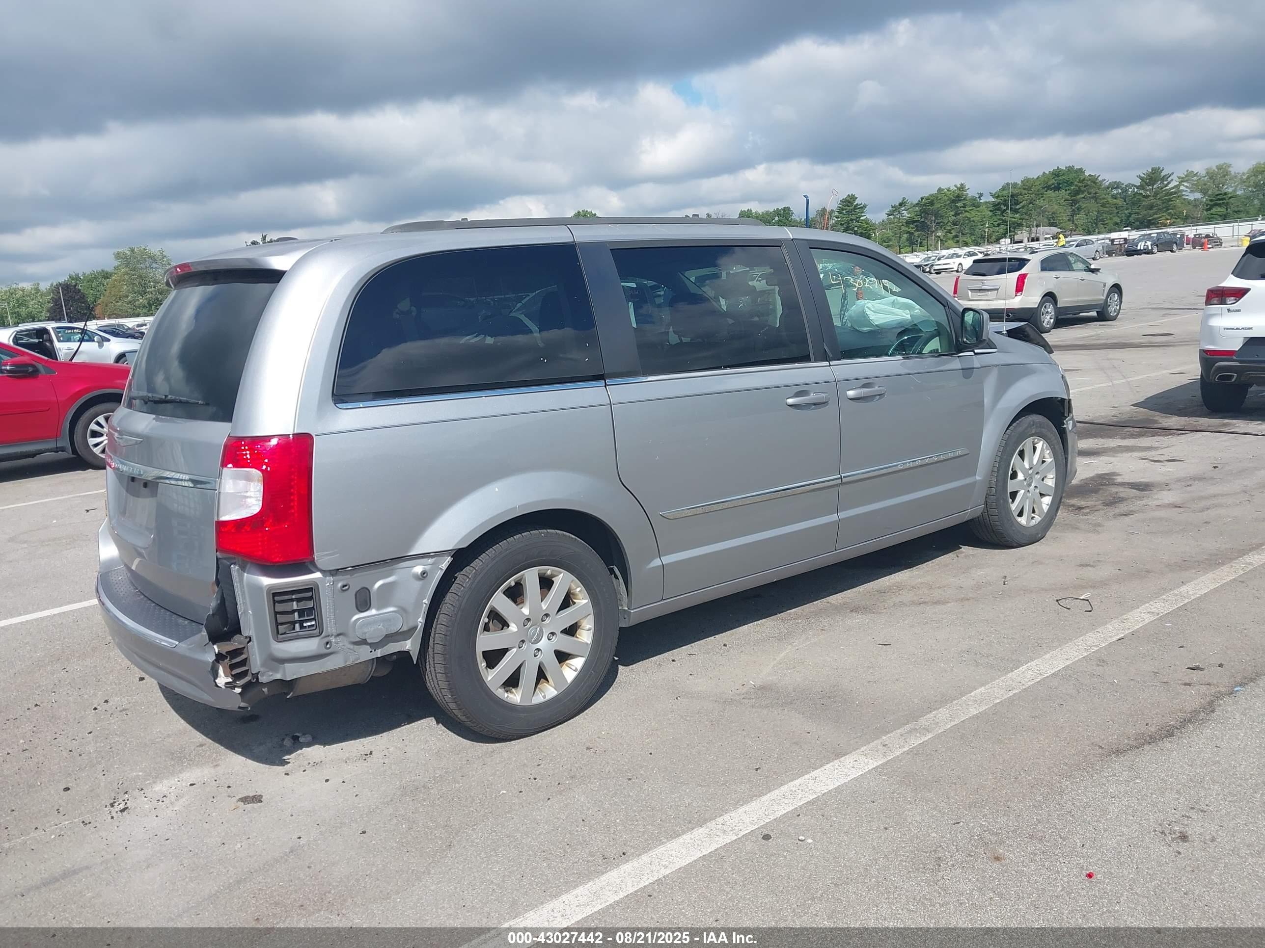 CHRYSLER TOWN image 4