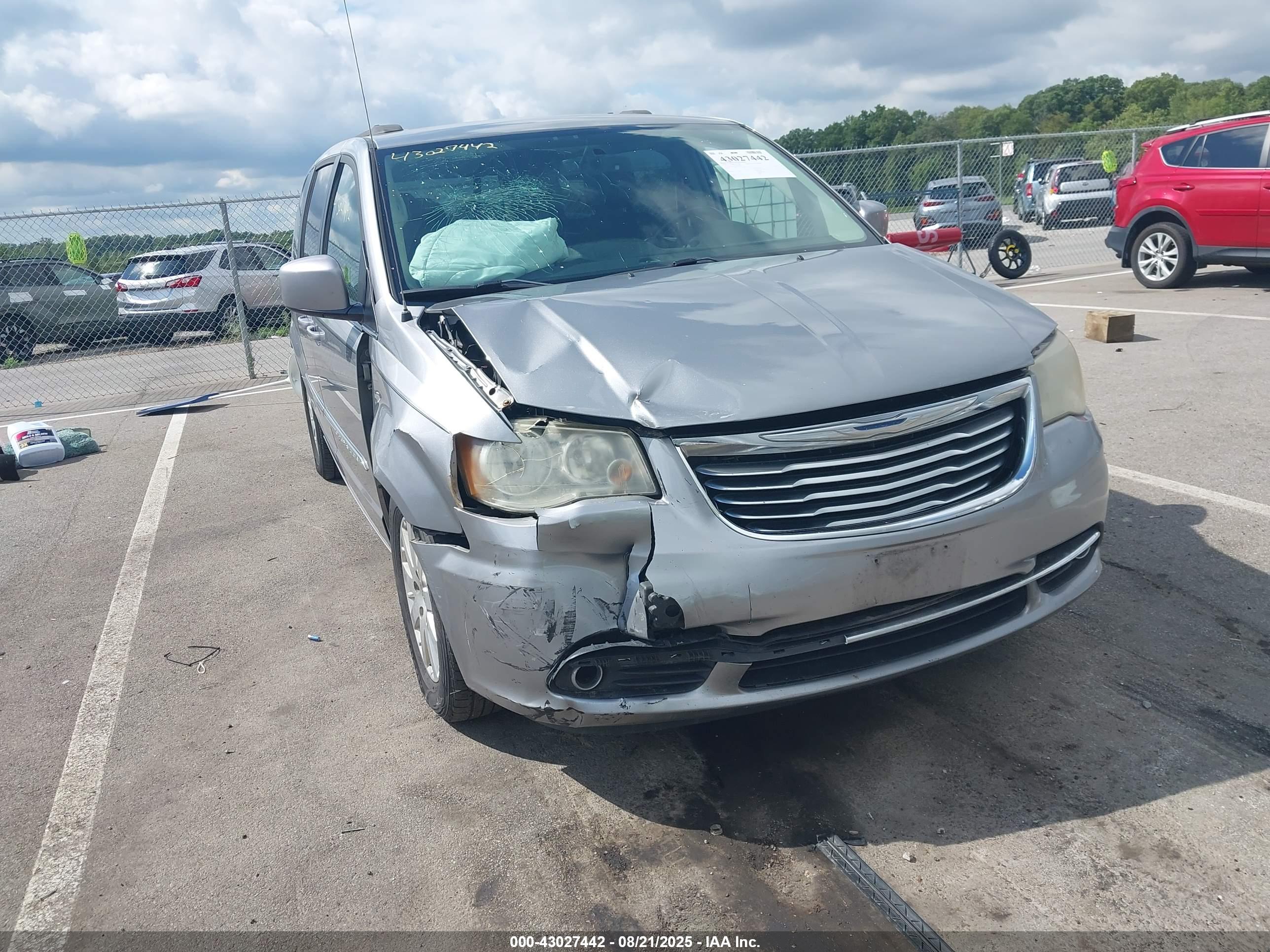 CHRYSLER TOWN image 6
