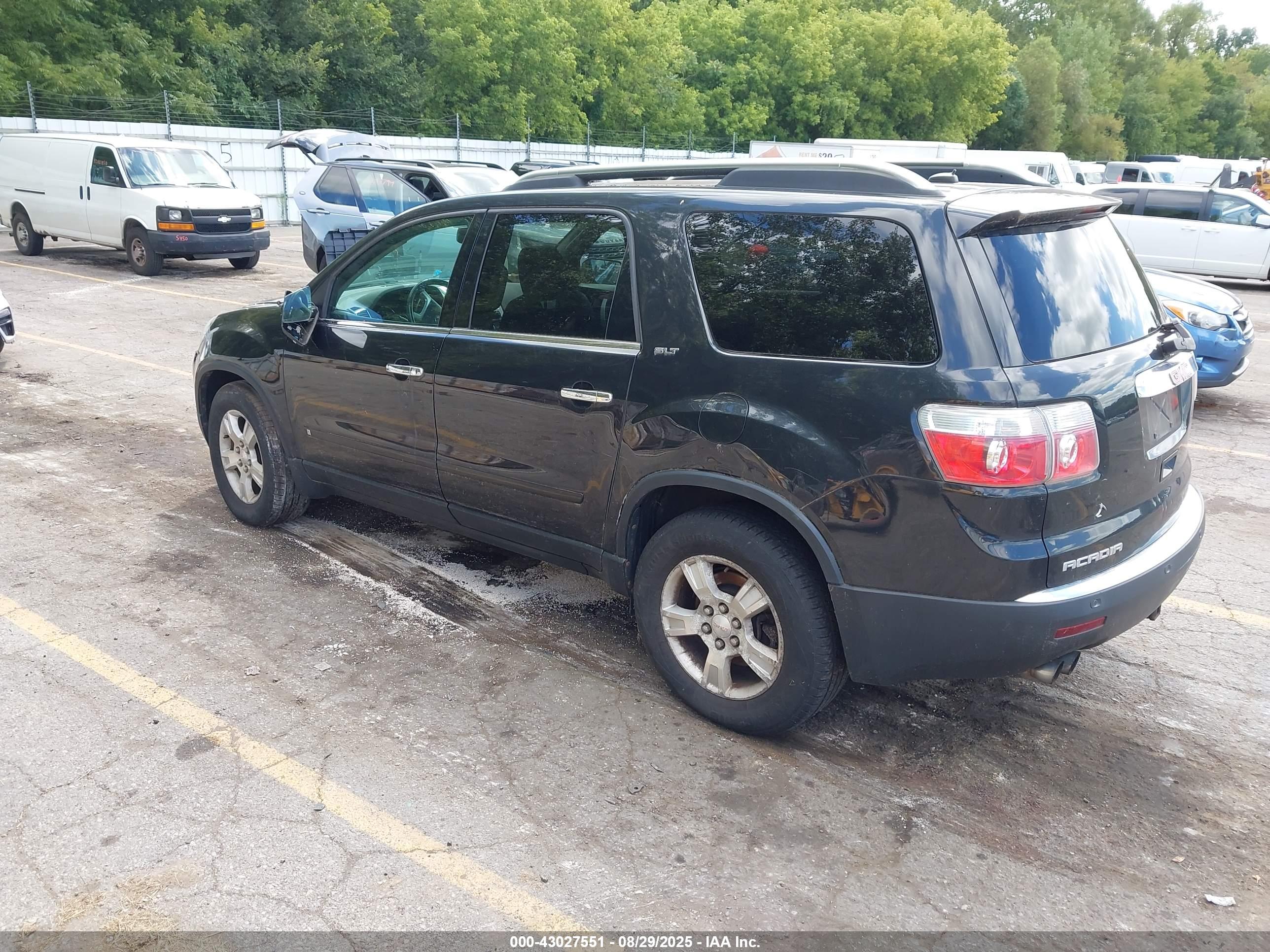 GMC ACADIA image 3