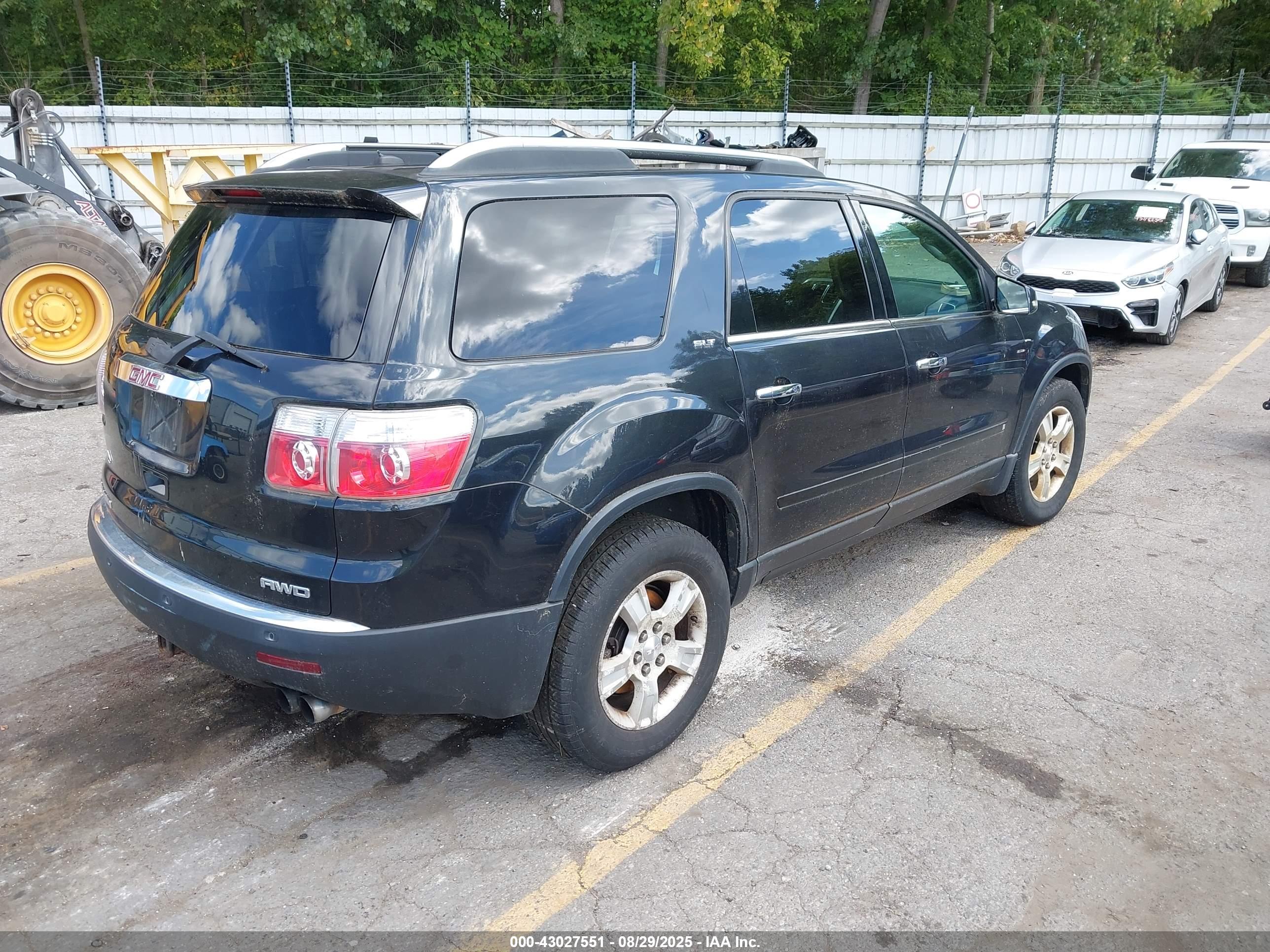GMC ACADIA image 4