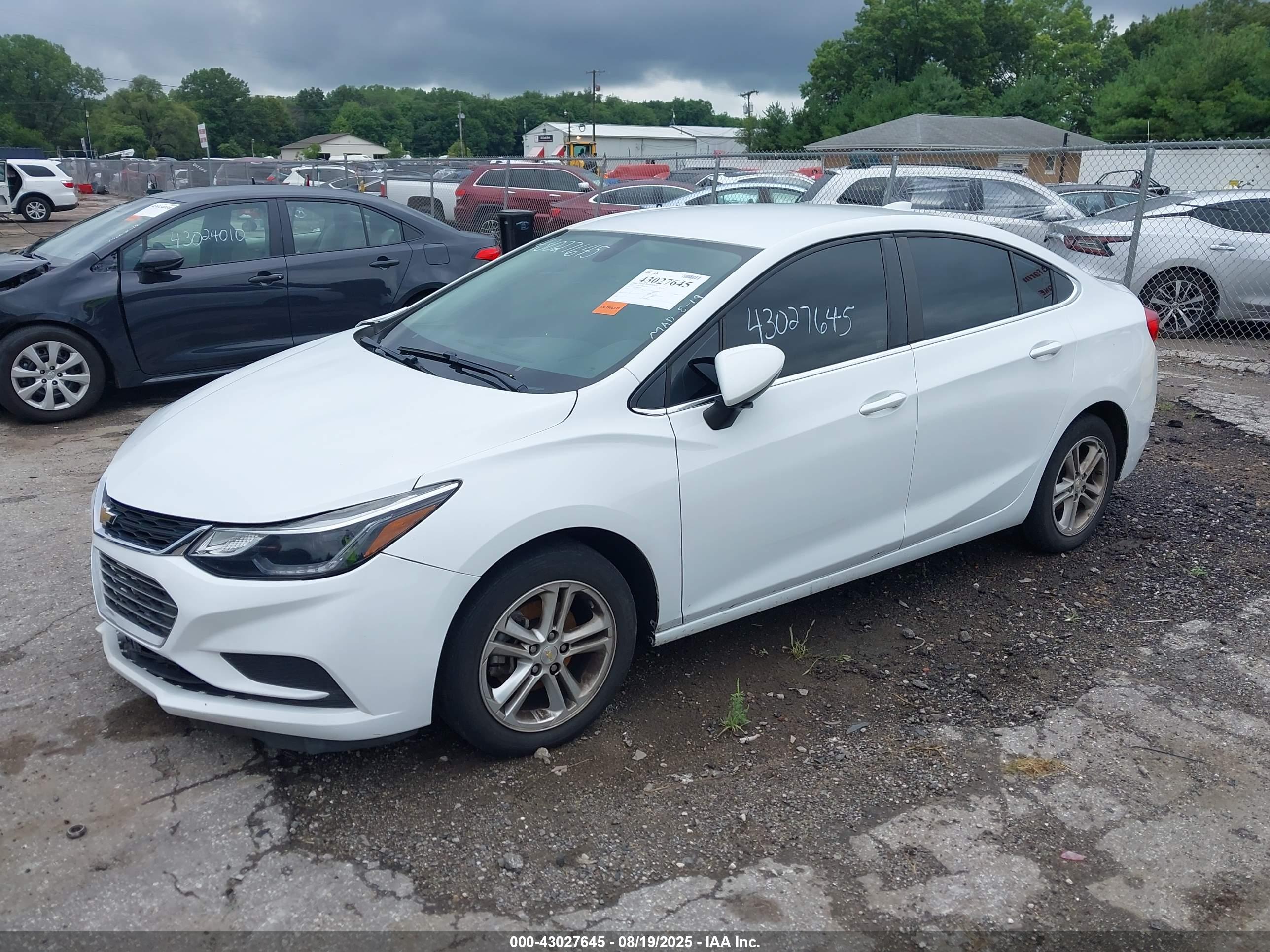 CHEVROLET CRUZE image 2