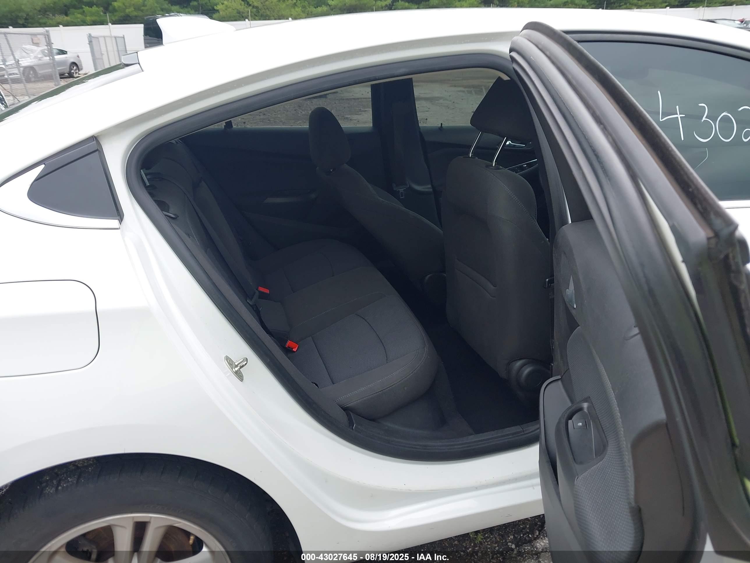 CHEVROLET CRUZE image 8