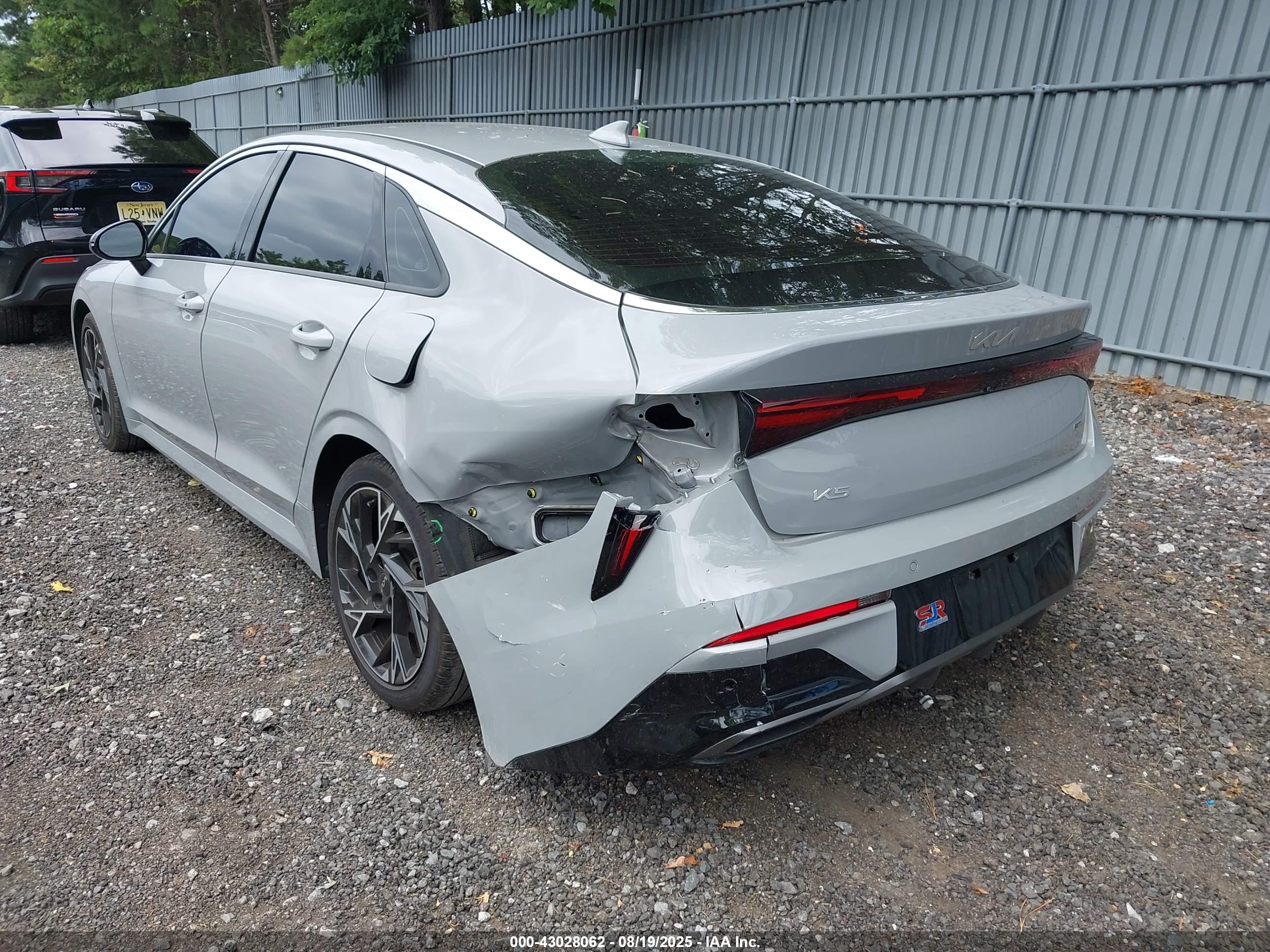 KIA K5 image 3